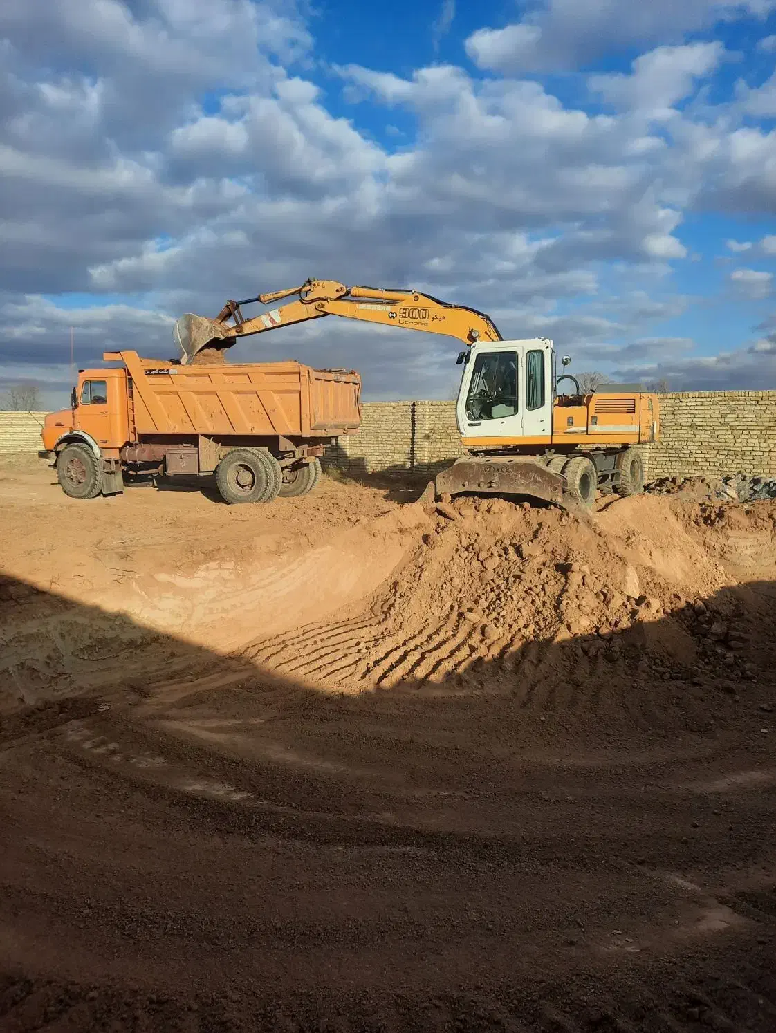 اجاره بیلمکانیکی،لودر و کامیون|خدمات حمل و نقل|اراک, |دیوار