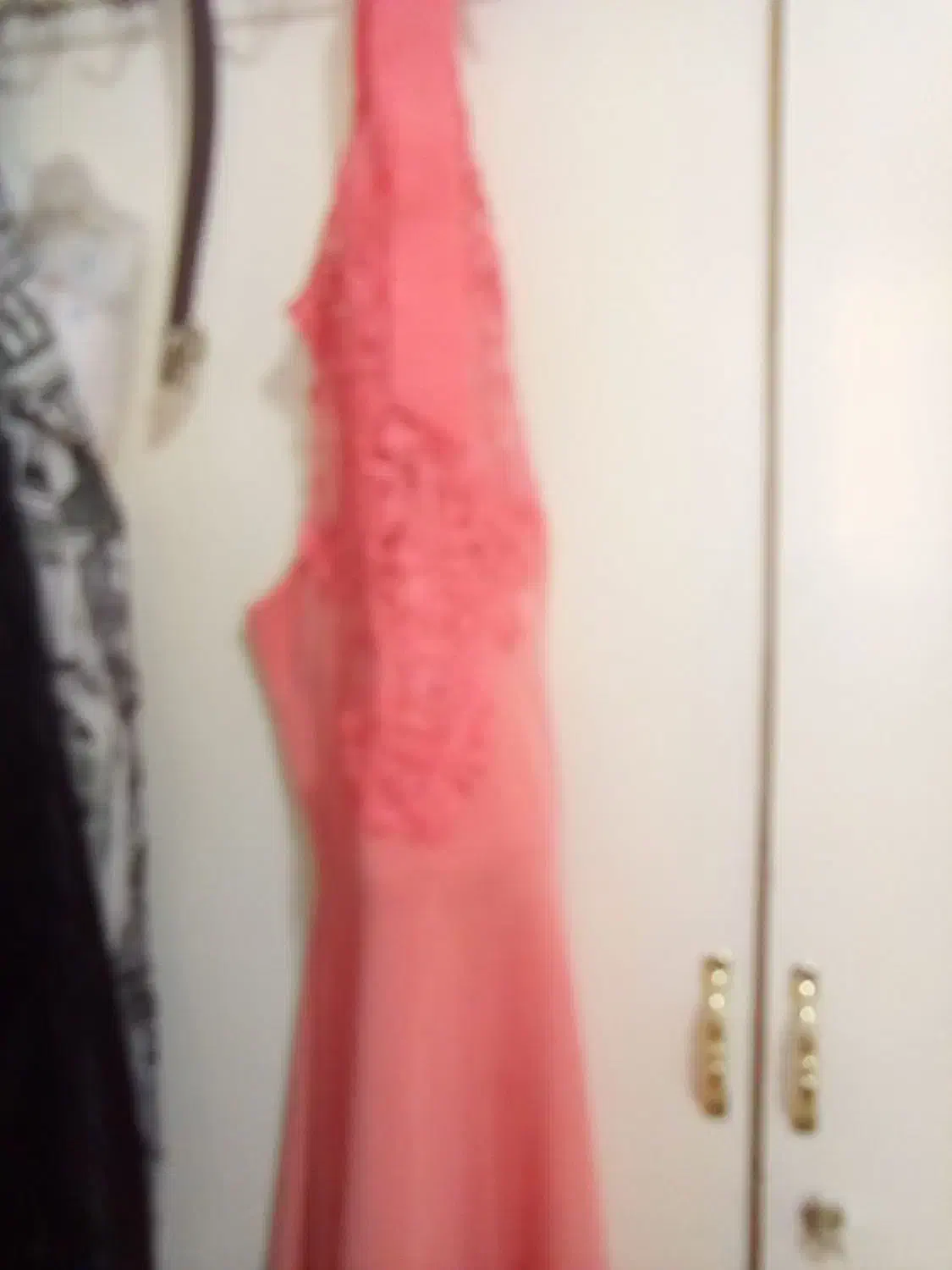 لباس وپالتو|لباس|فردیس, فردیس|دیوار