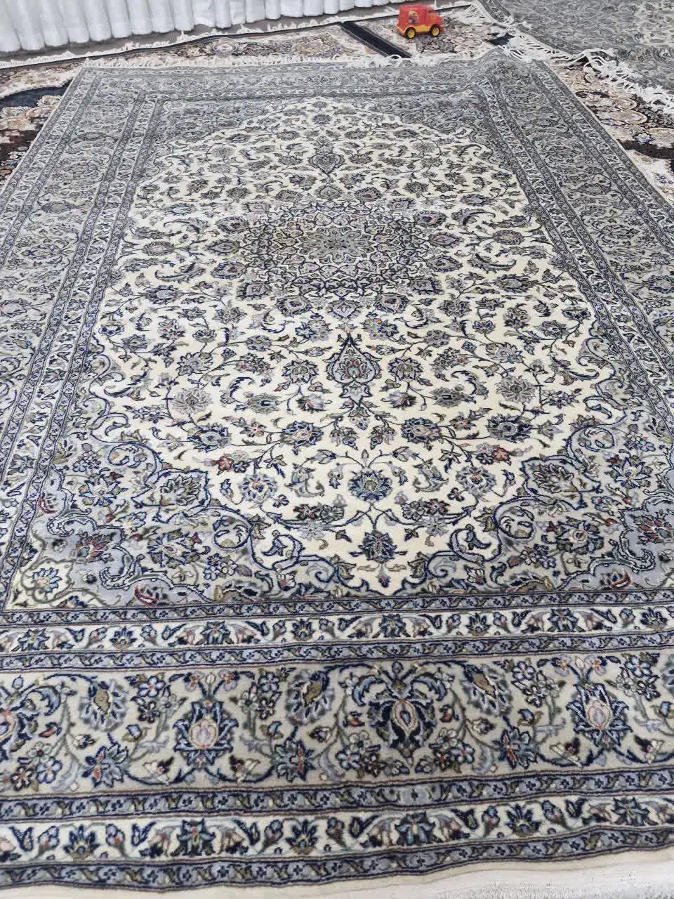 دستبافت کاشان|فرش|قم, بنیاد|دیوار