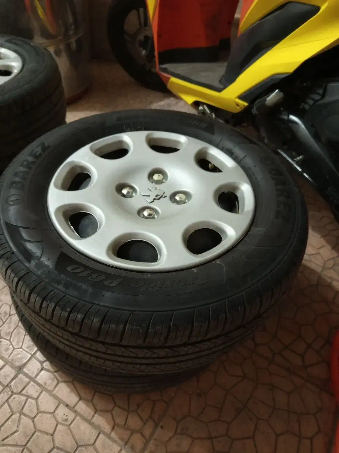 لاستیک بارز ۸۰٪|قطعات یدکی و لوازم جانبی|میاندوآب, |دیوار