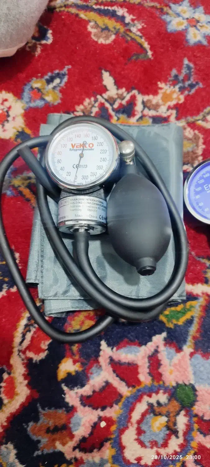 دو عدد دستگاه فشار سنج|آرایشی، بهداشتی، درمانی|چهارباغ, |دیوار