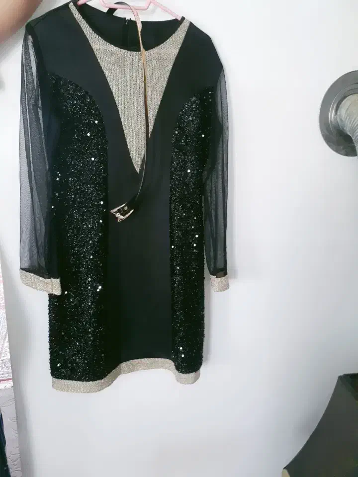 دون زیبا|لباس|مشگین شهر, |دیوار