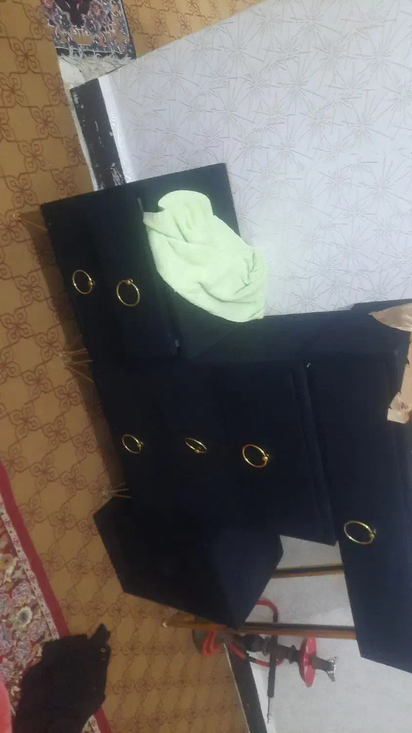 یک عدد تخت خواب با اینه وکنسول وپا تختی یک عدد|تخت و سرویس خواب|اهواز, عین ۲|دیوار