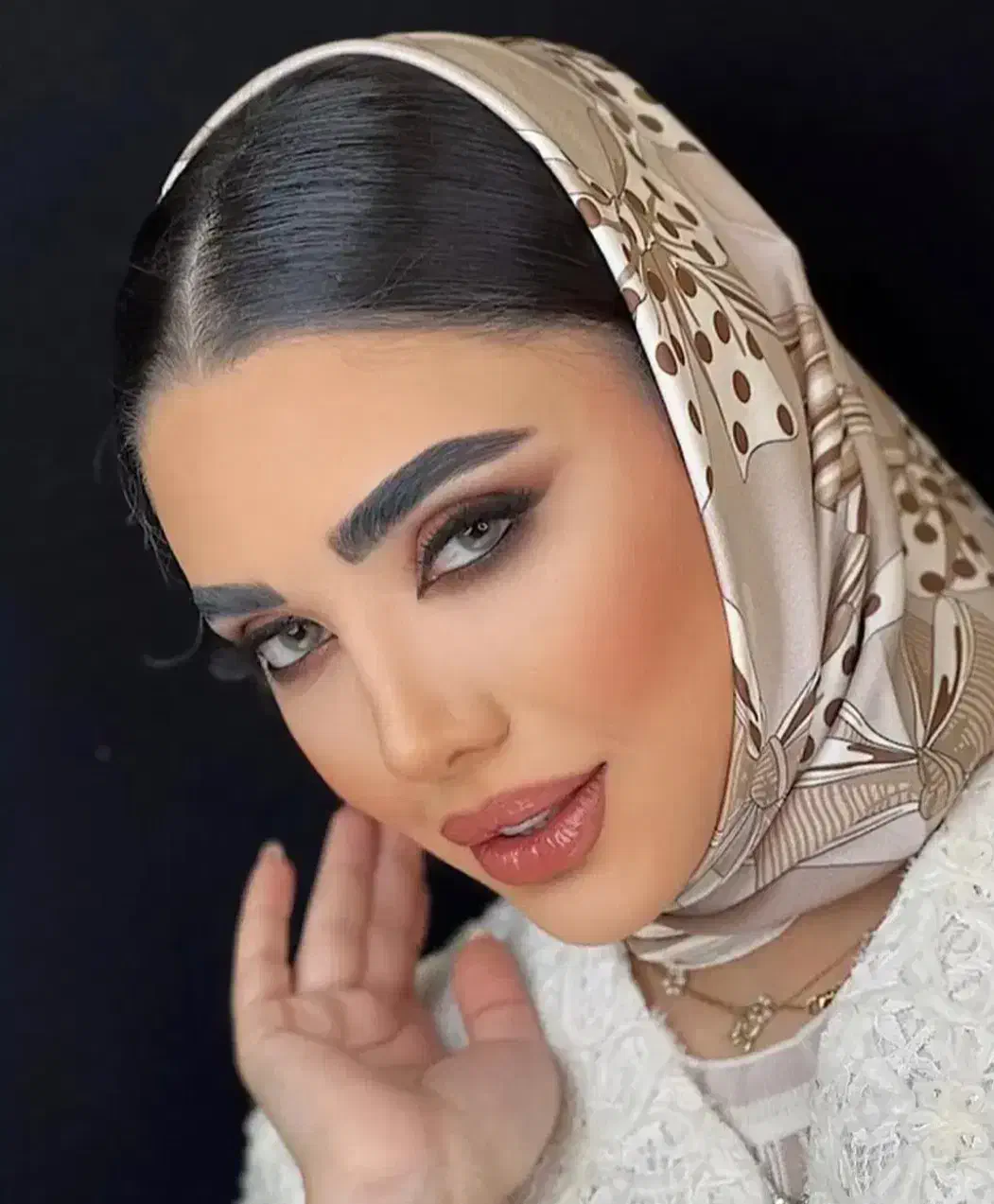 میکاپ و شنیون تخصصی  با تخفیفات بلک فرایدی|خدمات آرایشگری و زیبایی|شاهین‌شهر, عطار|دیوار