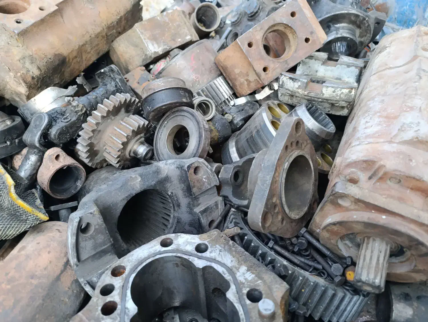 قطعات ماشین سنگین|قطعات یدکی و لوازم جانبی|نسیمشهر, |دیوار