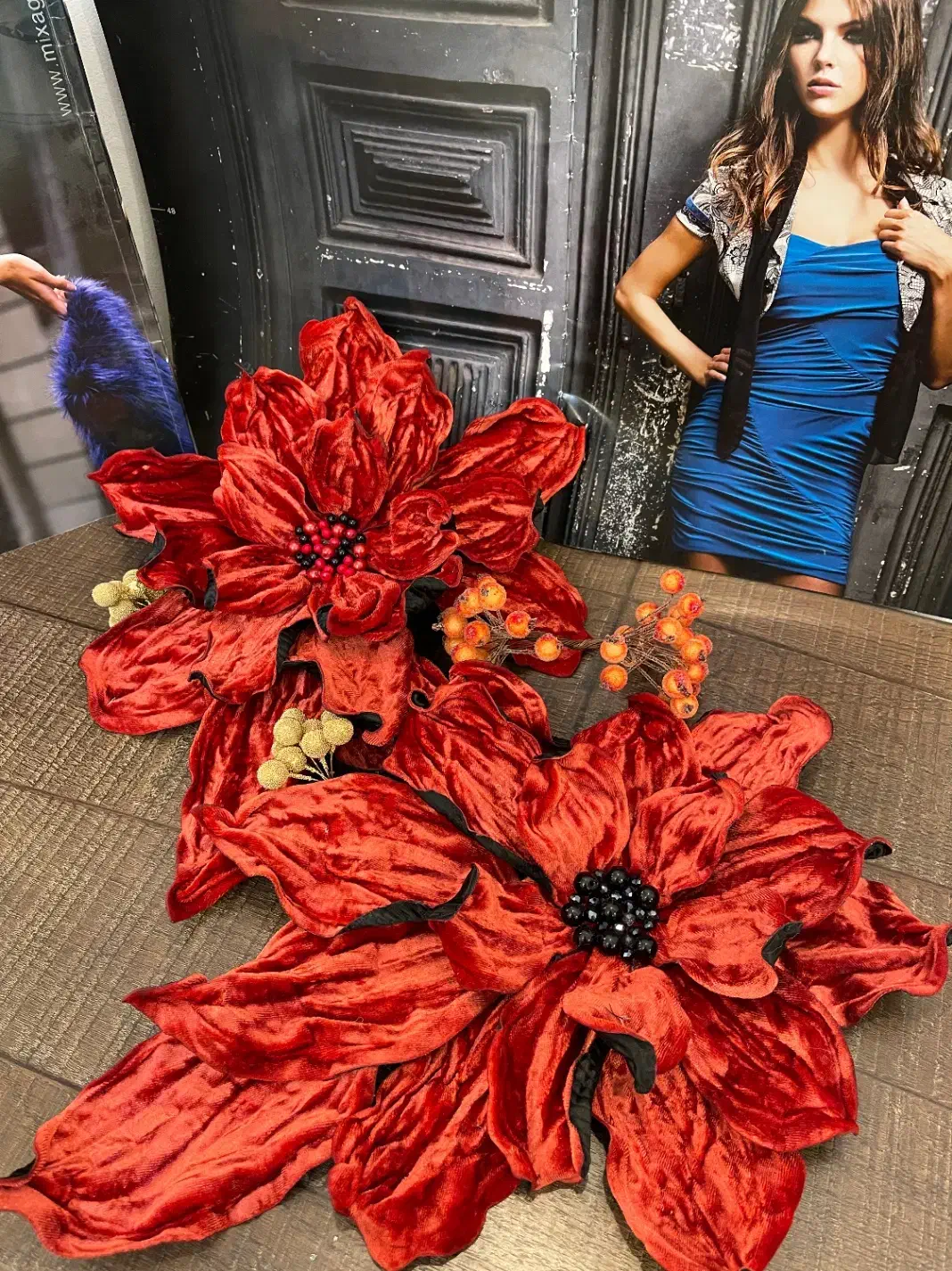 گل یلدایی|گل مصنوعی|تبریز, |دیوار