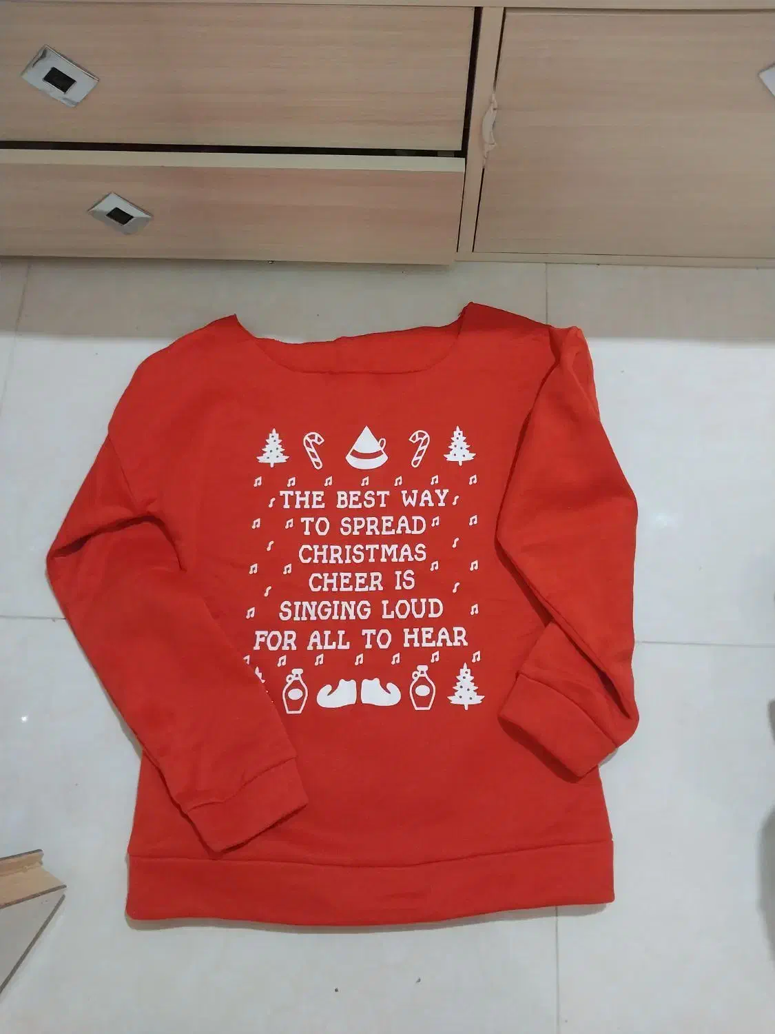 تعدادی روسری شالی و لباس کاملا نو|لباس|رودهن, |دیوار