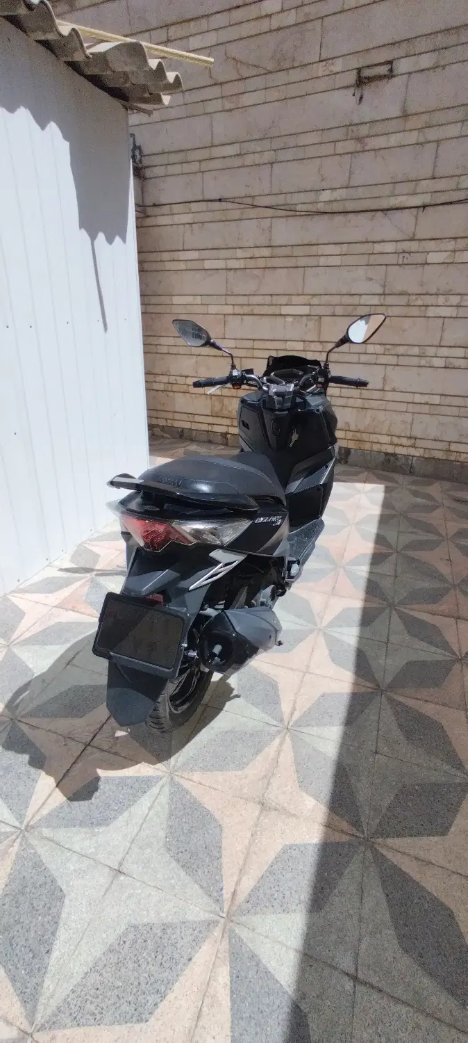sym J200|موتورسیکلت|شیراز, کاراندیش|دیوار