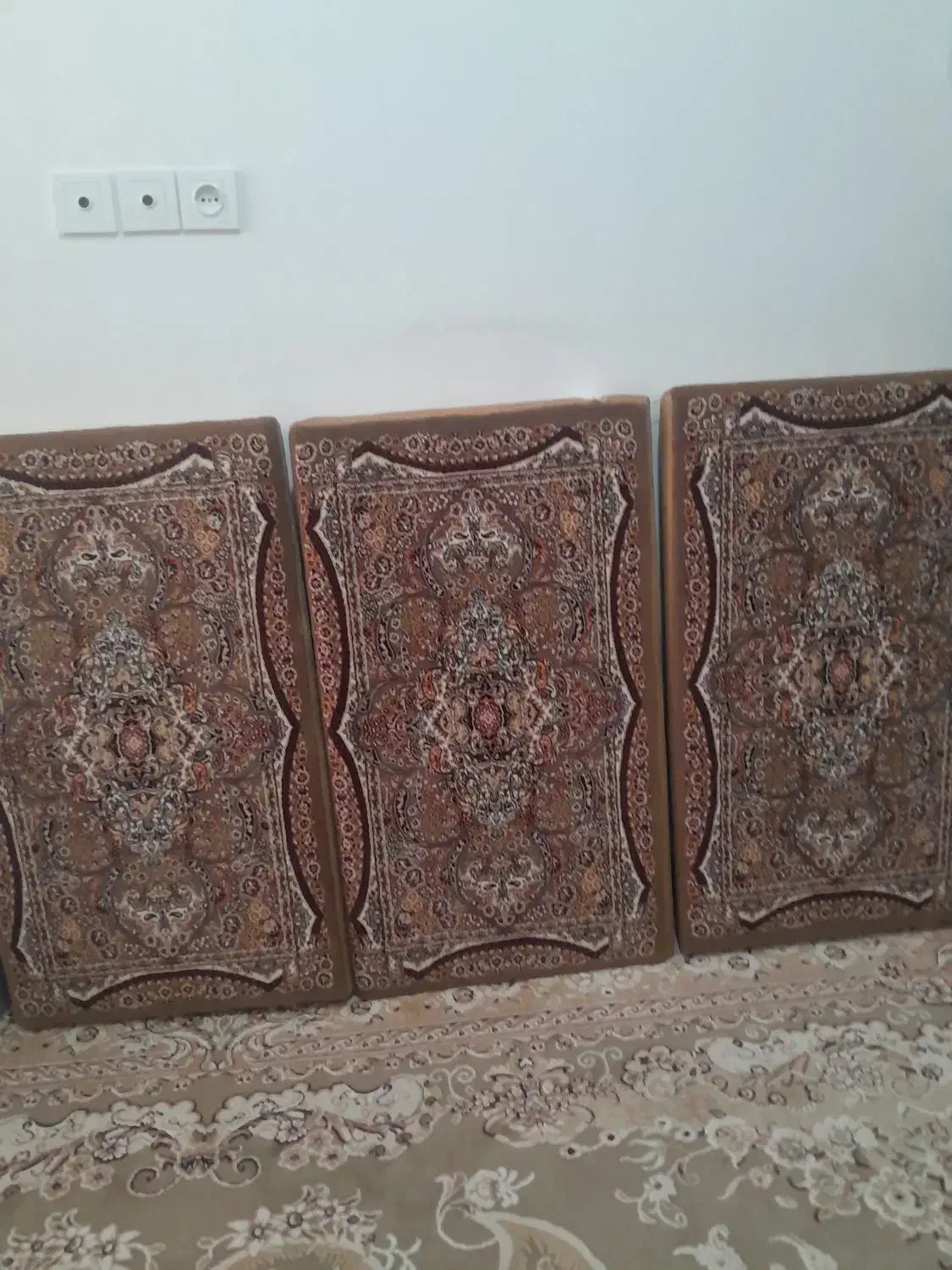پشتی|پشتی|گلستان (تهران), |دیوار