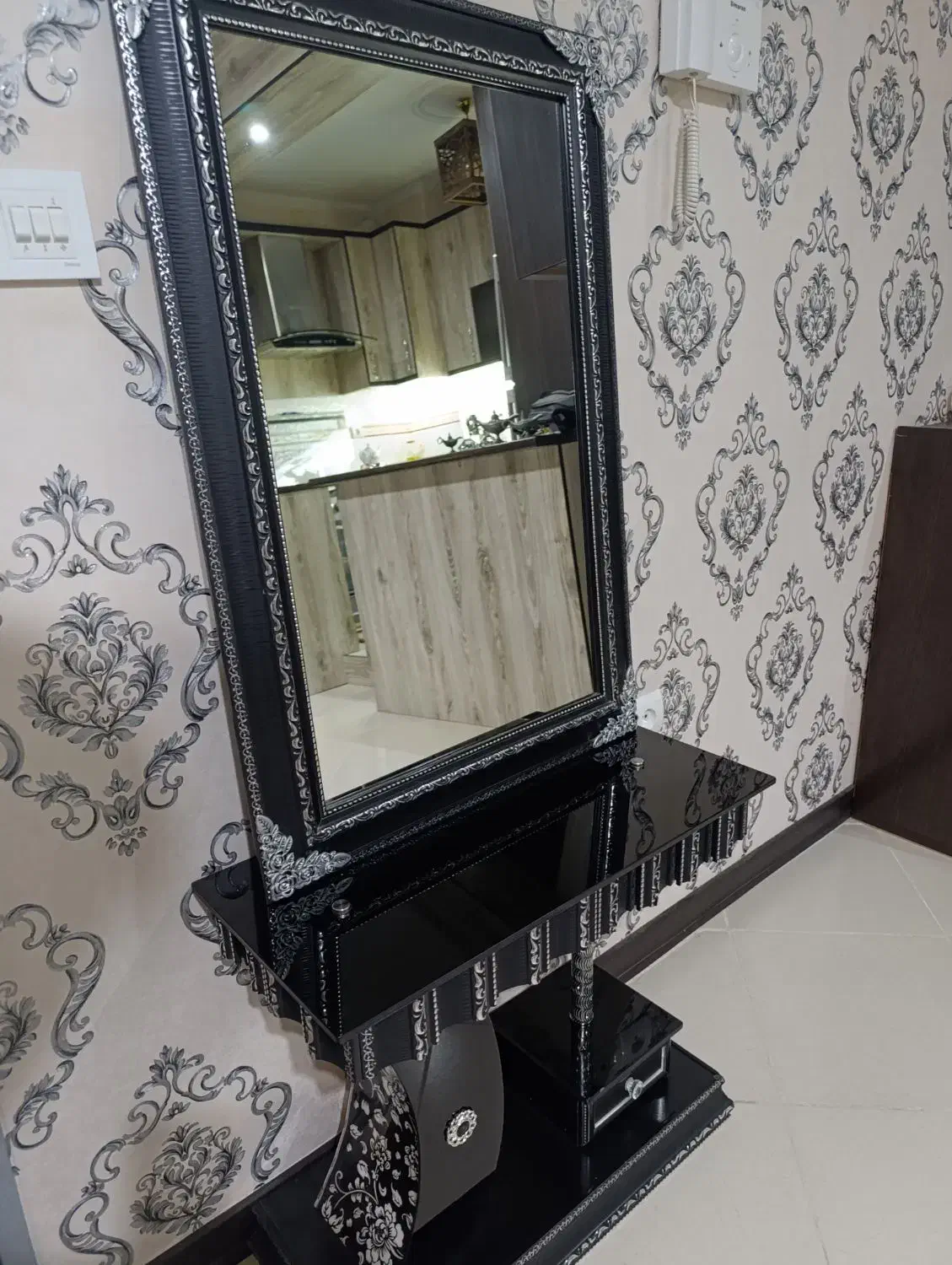 میز آیینه شمعدون|بوفه، ویترین، کنسول|پرند, فاز ۴|دیوار