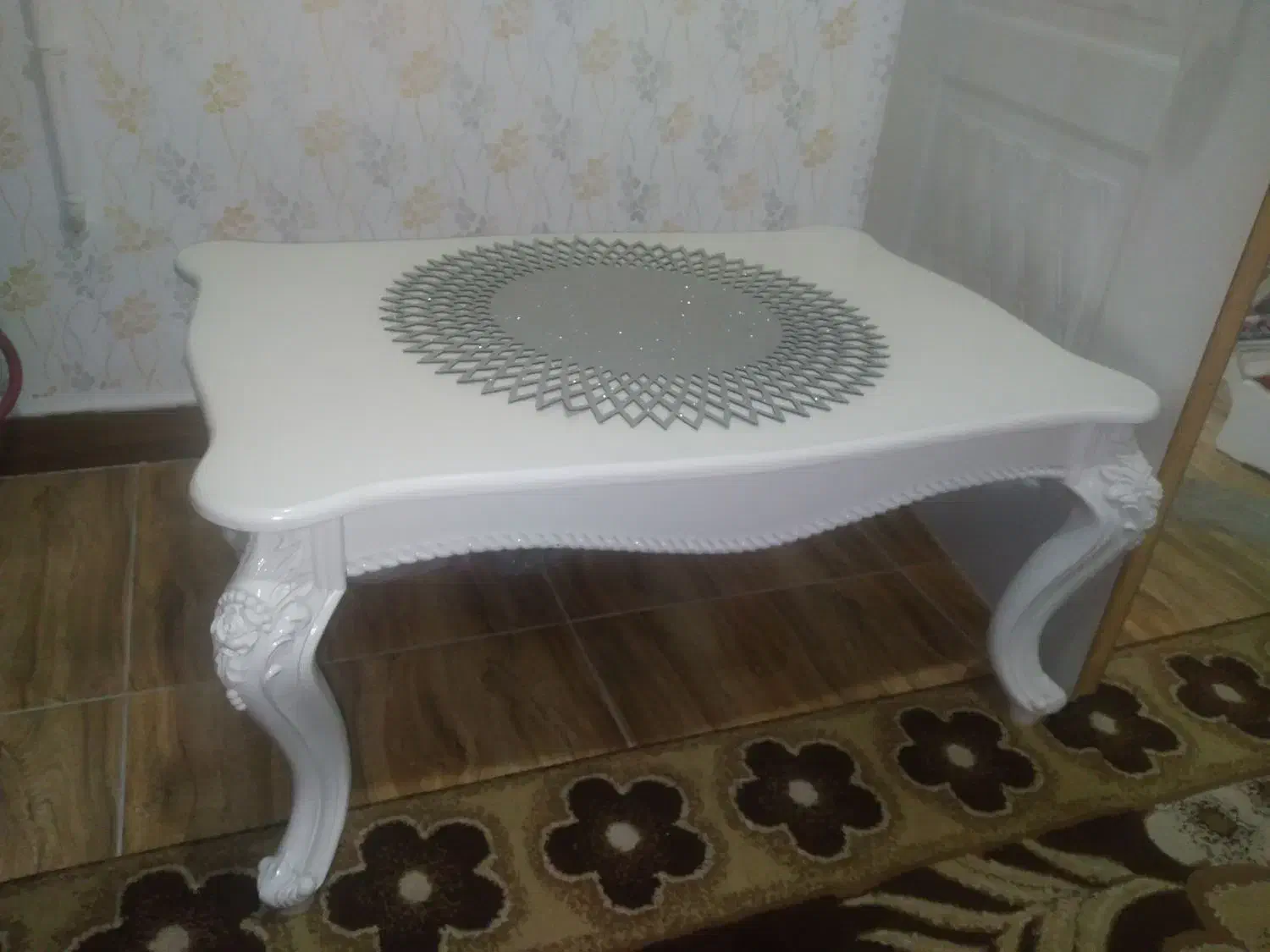 میز جلو مبلی بزرگ و بسیار سبک|مبلمان خانگی و میز عسلی|رشت, فلسطین|دیوار