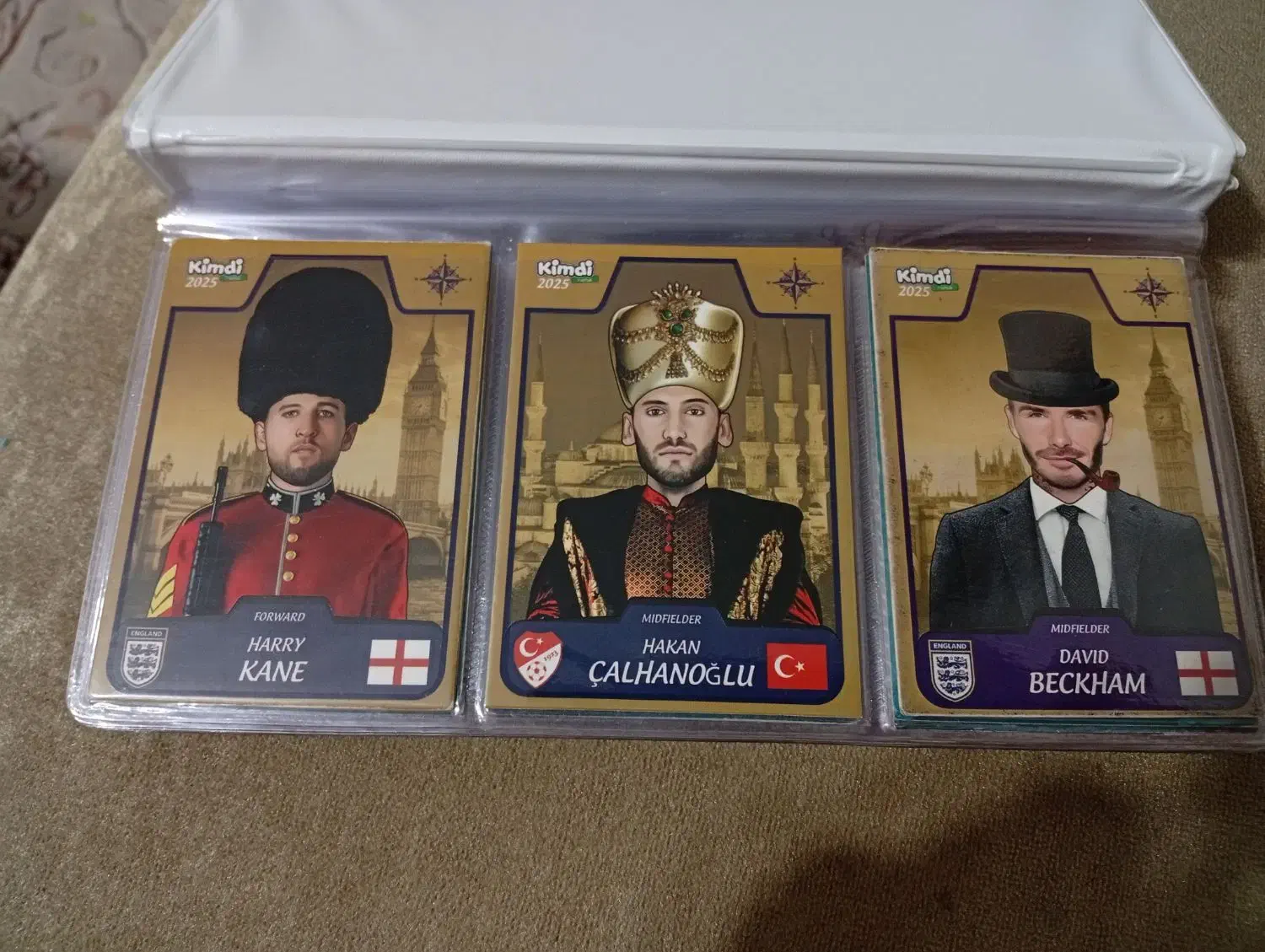 کیمدی با آلبوم|اسباب‌‌بازی|میانه, |دیوار