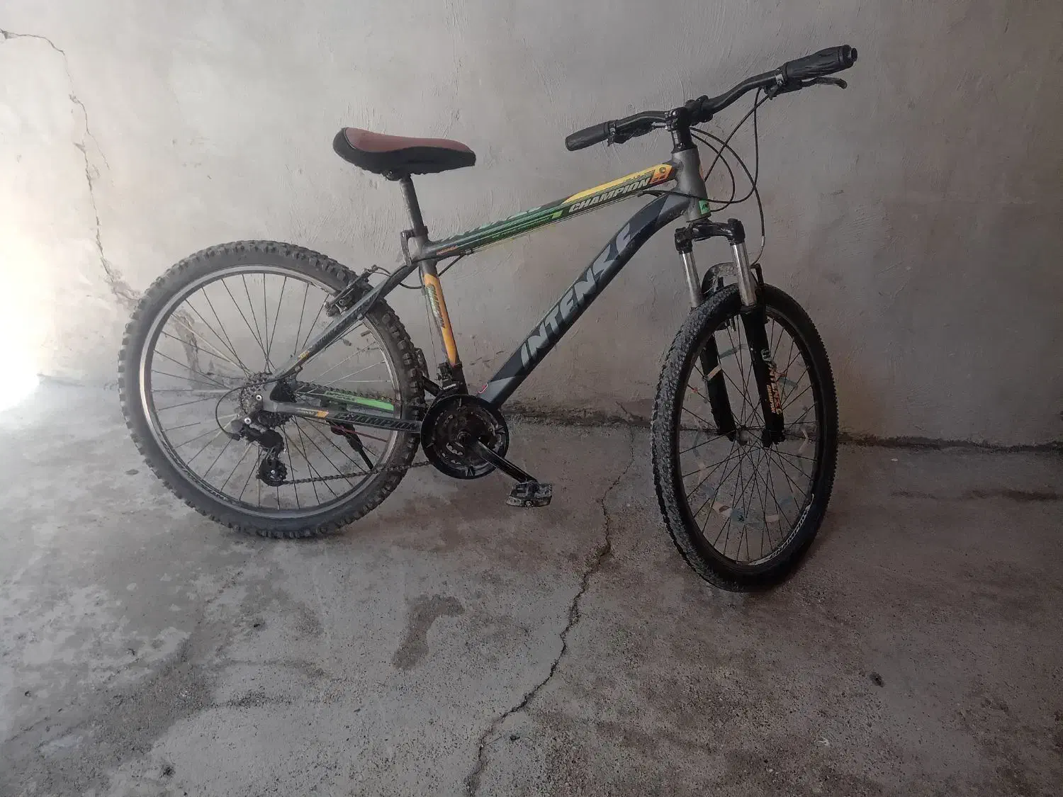 دوچرخه ۲۶|دوچرخه، اسکیت، اسکوتر|سیسخت, |دیوار