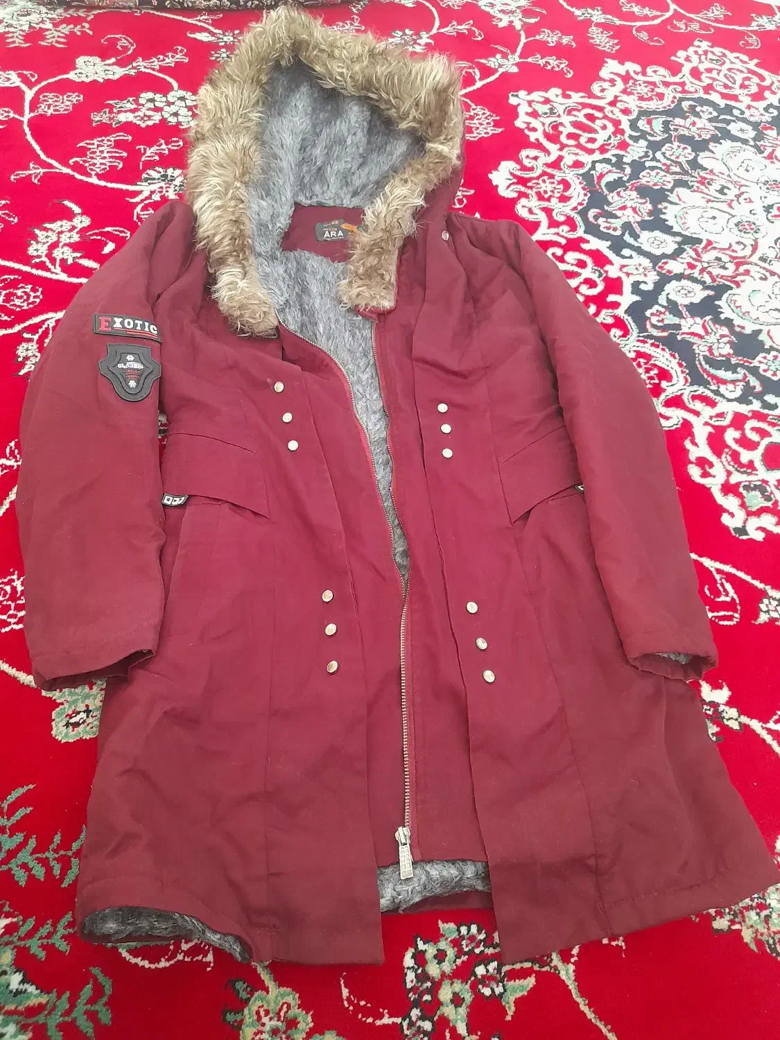 پالتو|لباس|ایوان, |دیوار