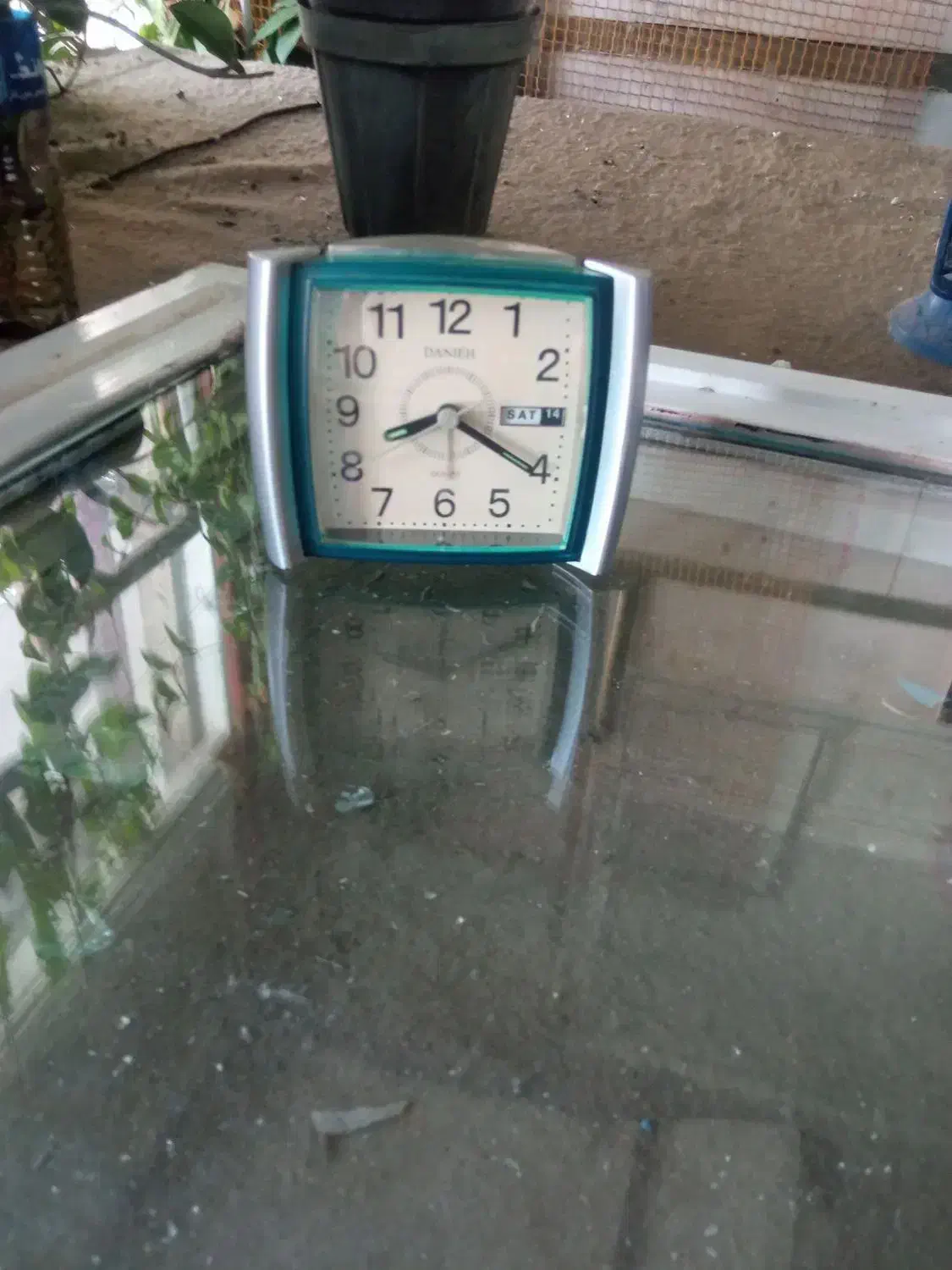 ساعت رومیزی باطری خور|ساعت دیواری و تزئینی|همدان, |دیوار