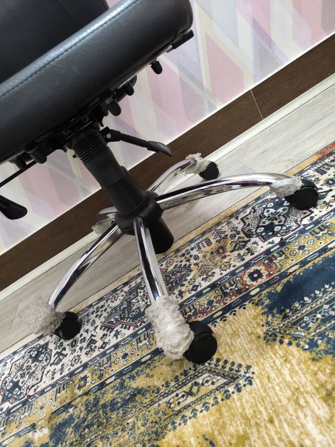 صندلی چرخ دار و جک دار|صندلی و نیمکت|خرم‌آباد, |دیوار