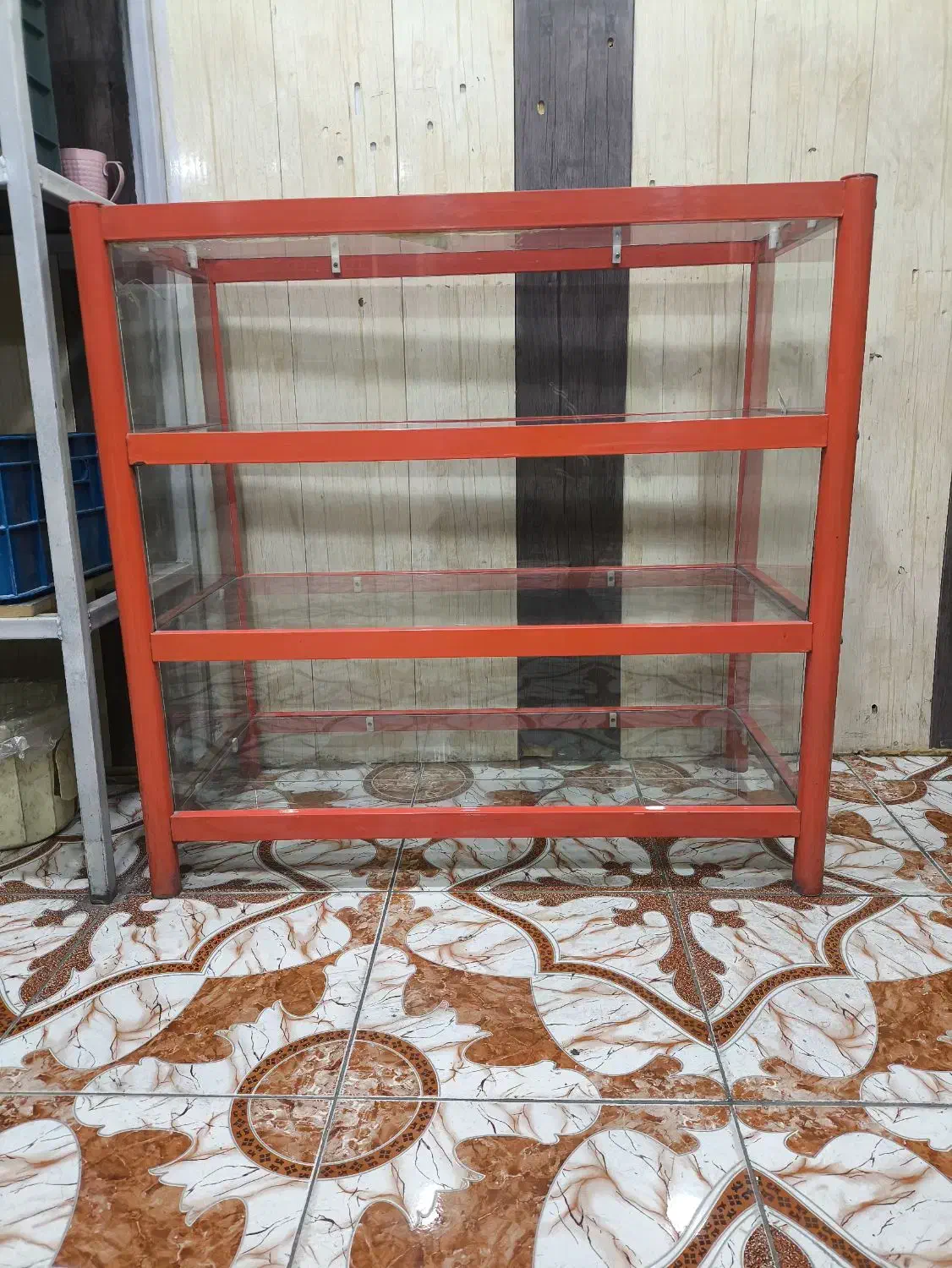 ویترین یک در یک متری در حد نو سالم و با شیشه کامل|فروشگاه و مغازه|رامهرمز, |دیوار