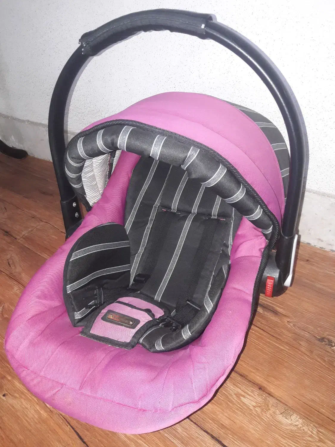 کریر|کالسکه و لوازم جانبی|لاهیجان, کاروانسرابر|دیوار