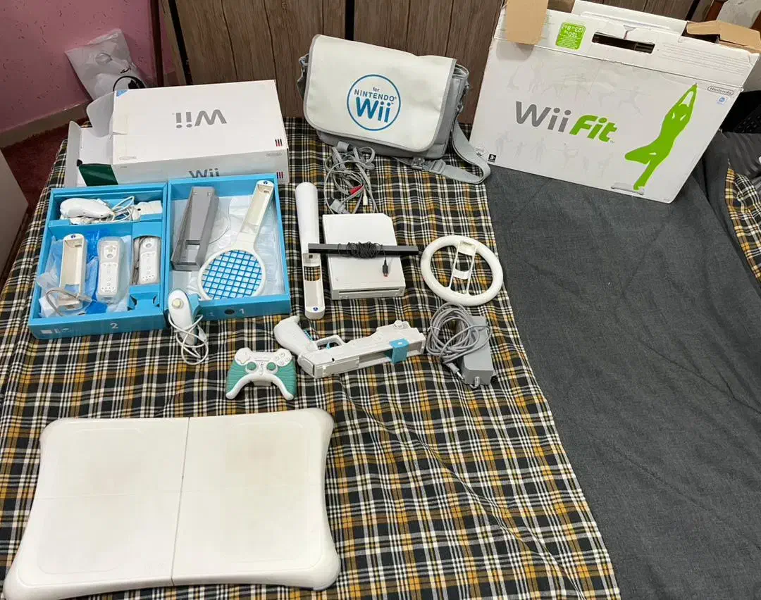 نینتندوWii فول با تمام لوازم برای بازی|کنسول، بازی ویدئویی و آنلاین|بروجرد, |دیوار