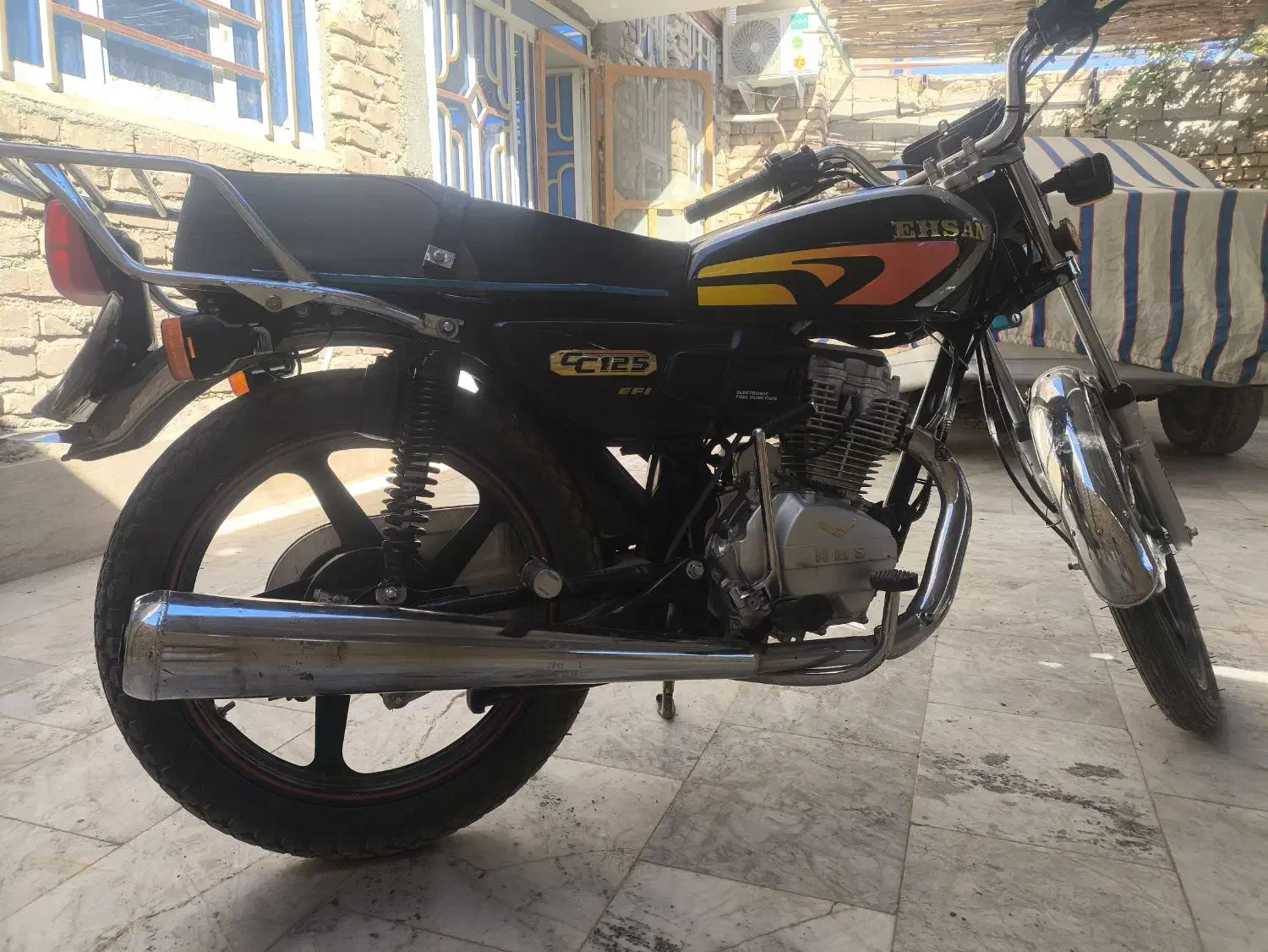 موتور هندا 125|موتورسیکلت|زهک, |دیوار
