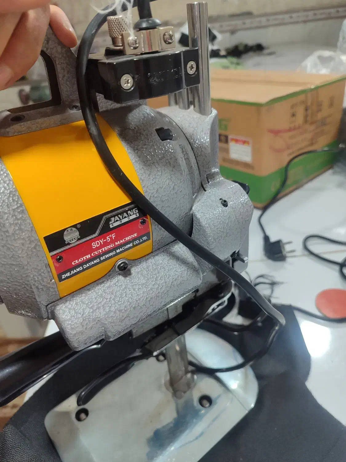 قیچی عمود|چرخ خیاطی و ریسندگی|قم, سید معصوم|دیوار