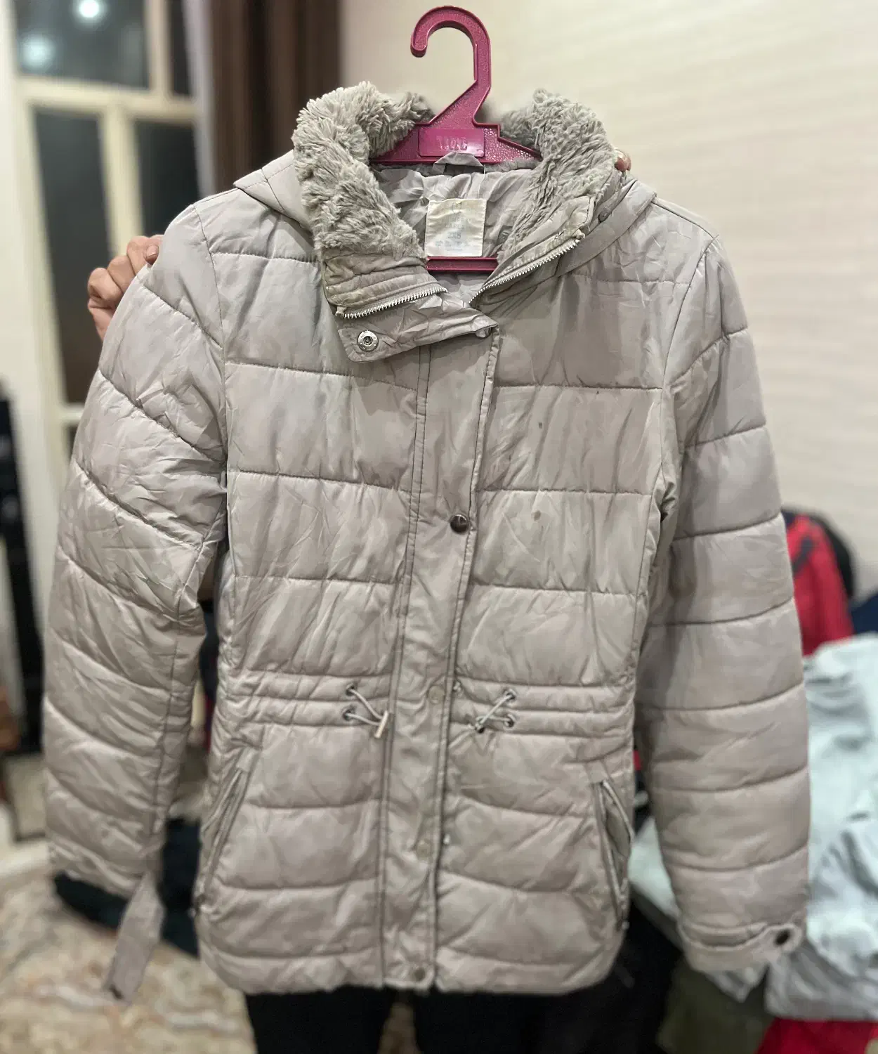 کاپشن|لباس|شیراز, بعثت|دیوار