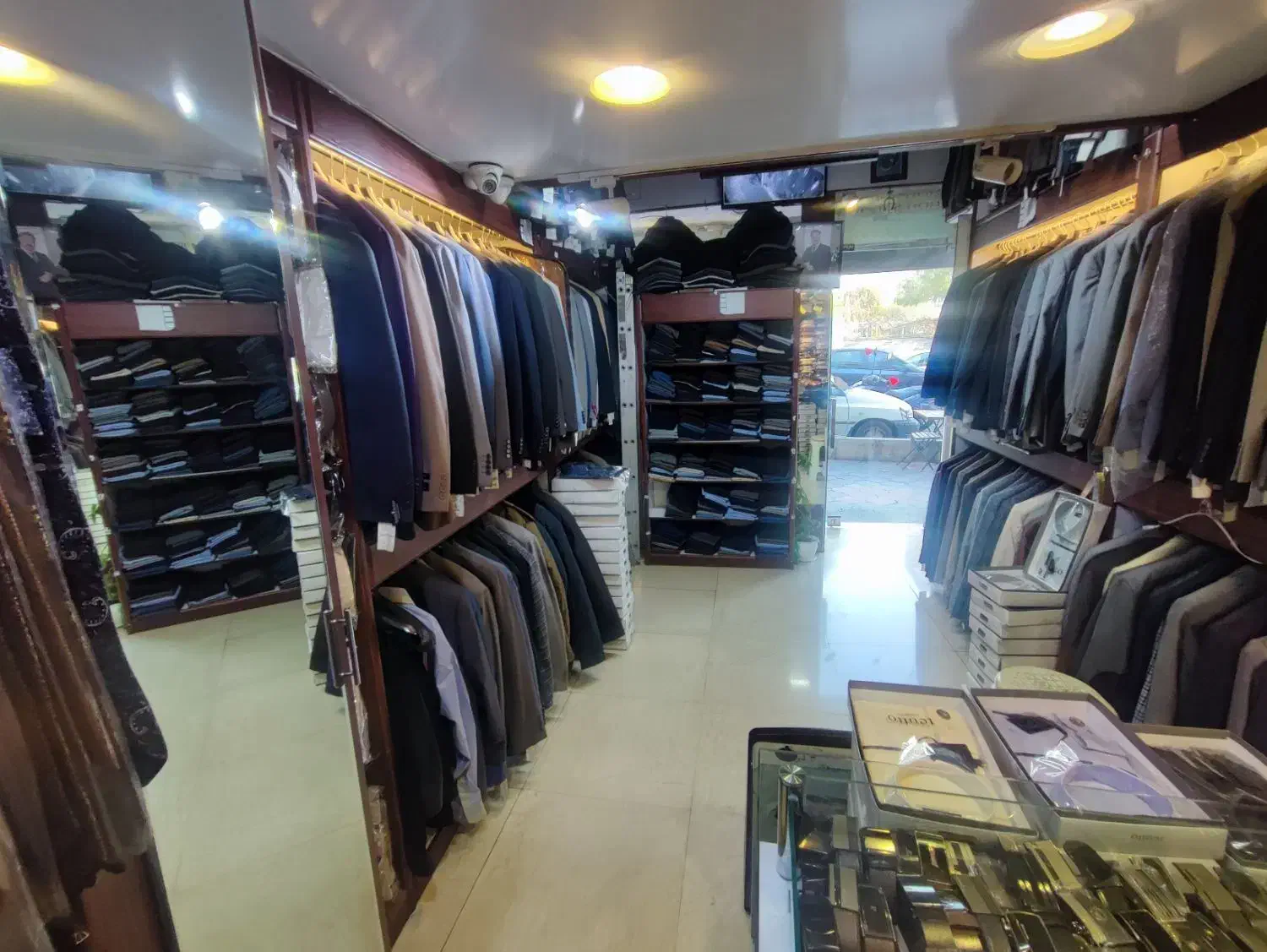 ۳۰متر مغازه در فلکه اول صادقیه بغل زیما مال شلوغ|اجارهٔ مغازه و غرفه|تهران, صادقیه|دیوار