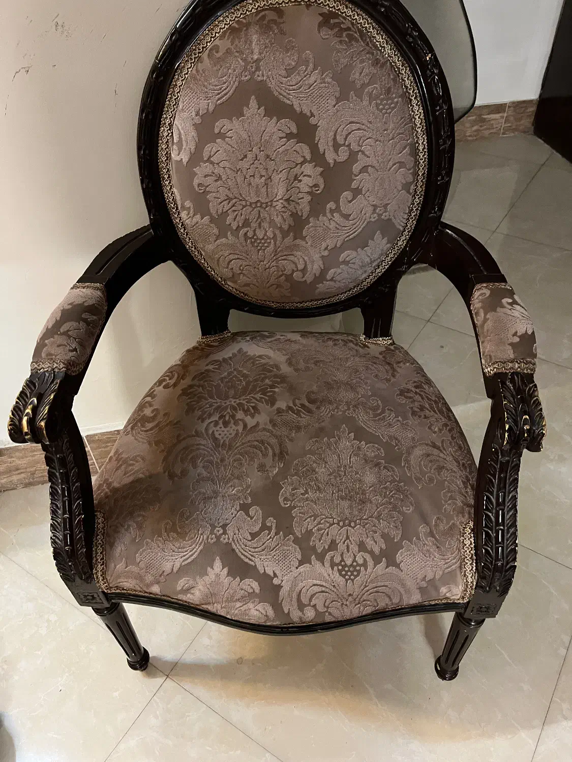 مبلمان سلطنتی ۹ نفره با جلو مبلی و ۲ تا عسلی|مبلمان خانگی و میز عسلی|سمنان, |دیوار