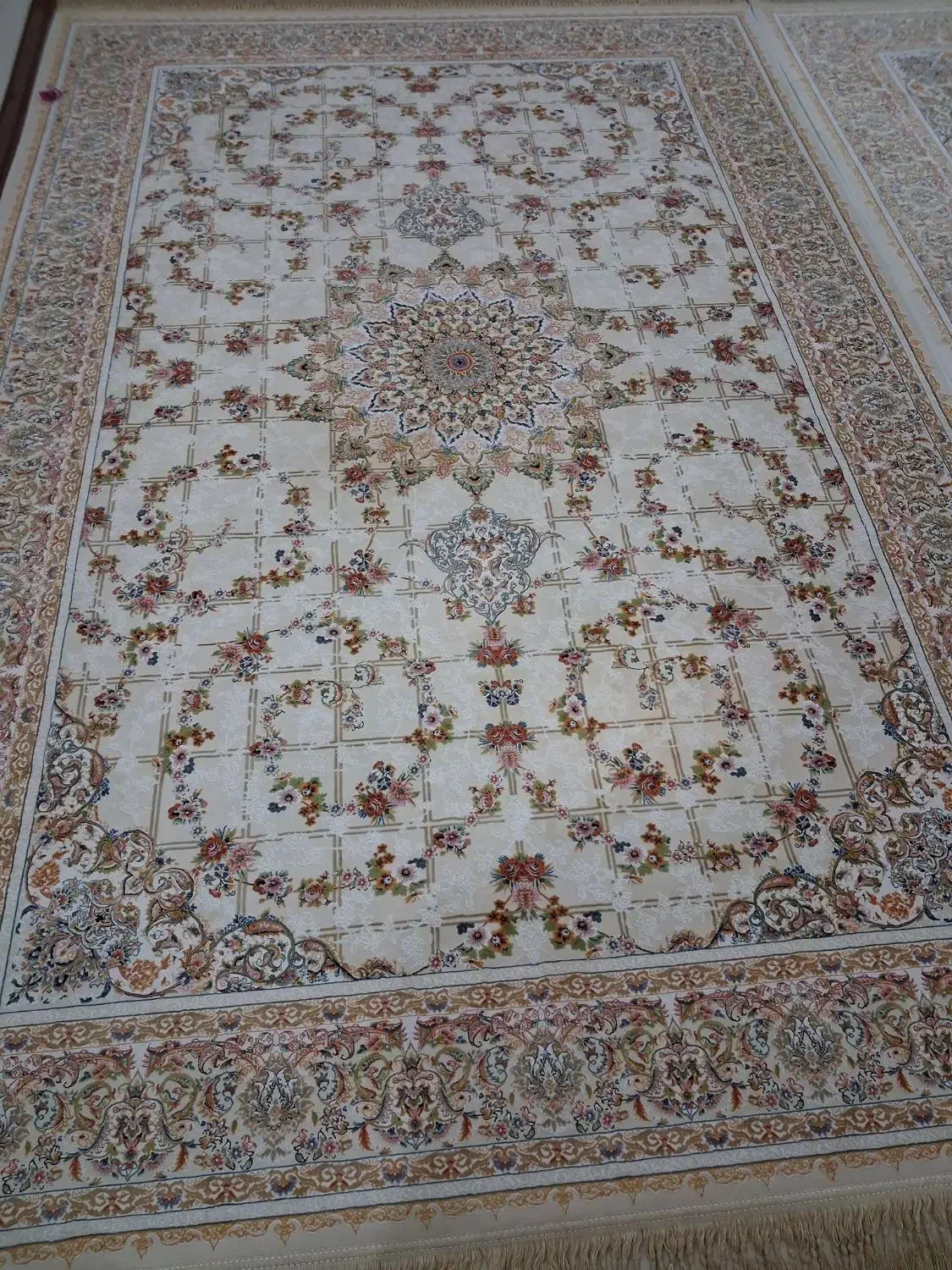 فرش|فرش|گلبهار, شهر جدید گلبهار|دیوار