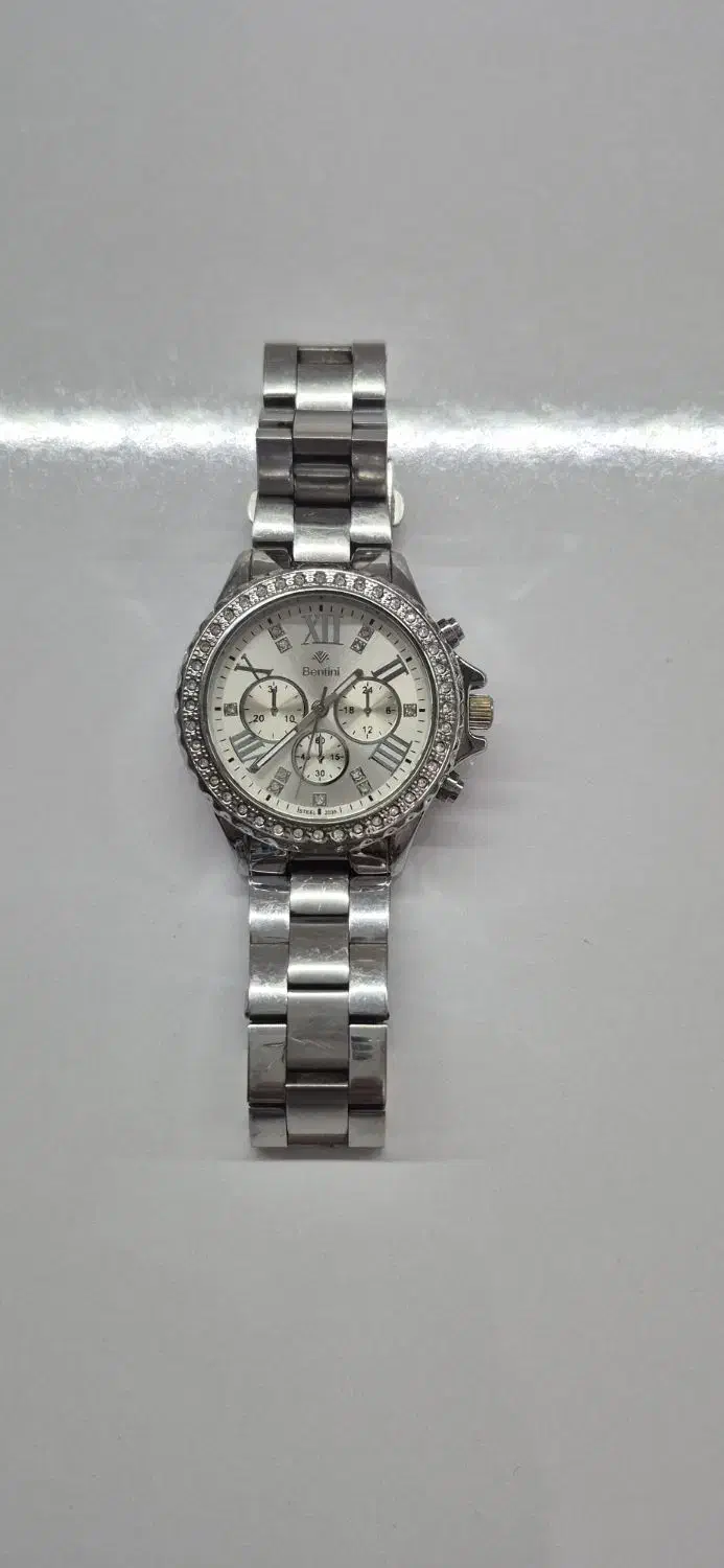 ساعت مچی|ساعت|اصفهان, ملک‌شهر|دیوار