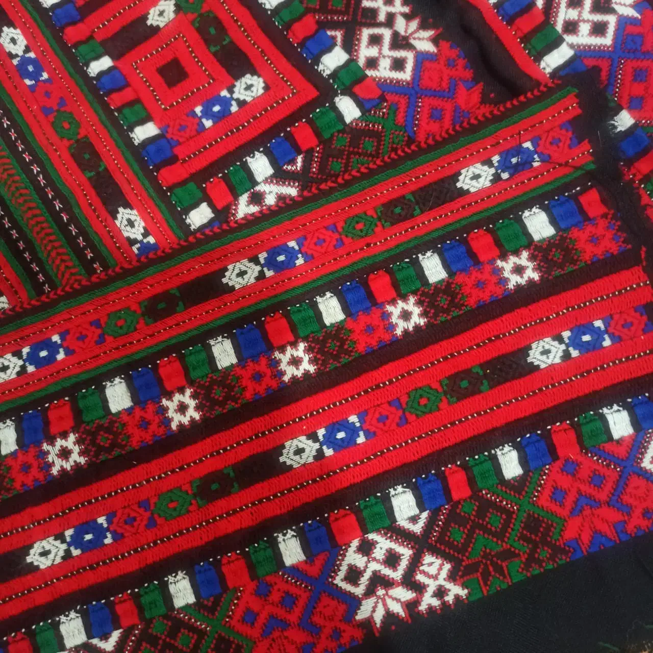 سوزن دوز|لباس|میرجاوه, |دیوار