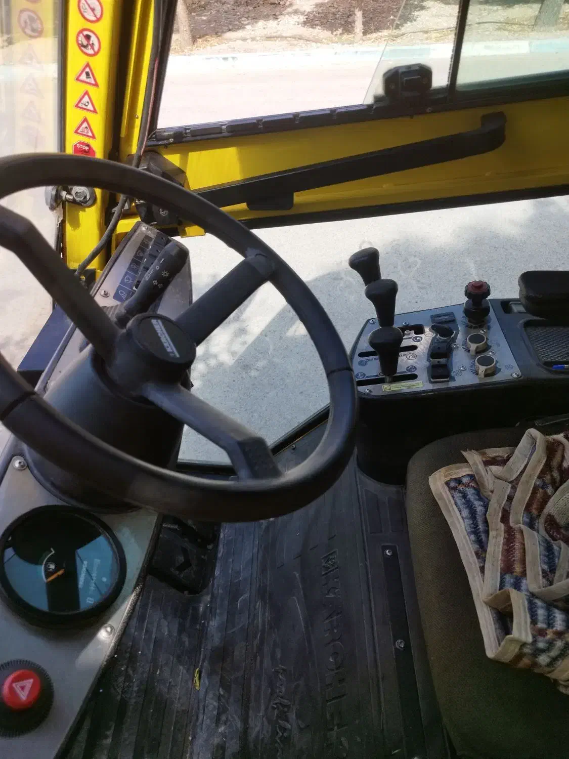 ماشین جاروب|خودرو سنگین|شیراز, ریشمک|دیوار