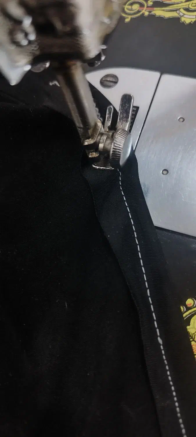 چرخ خیاطی مشکی کامل با قاب|چرخ خیاطی و ریسندگی|حمیدیه, |دیوار