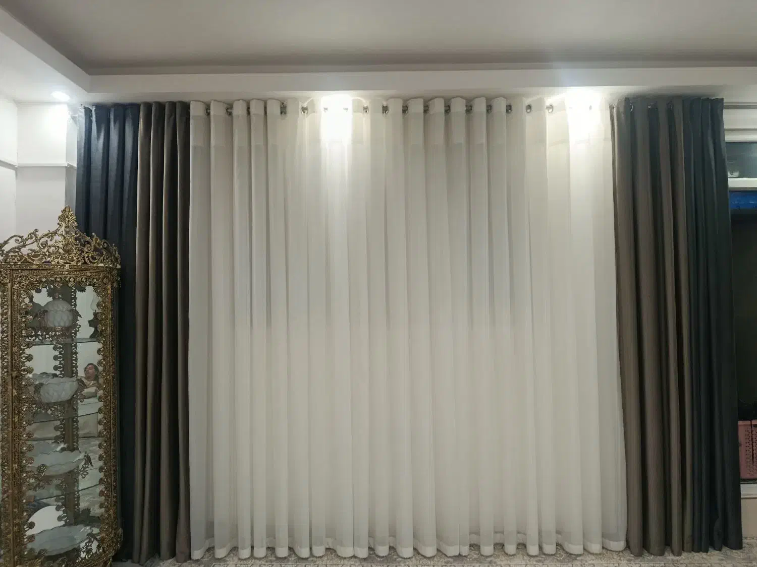 پرده.|پرده، رانر، رومیزی|اشتهارد, |دیوار