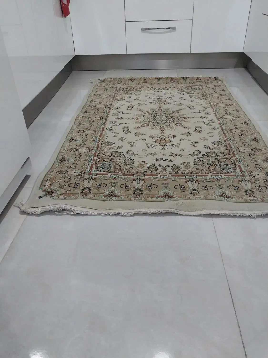 فرش|فرش|ری, ولی آباد|دیوار