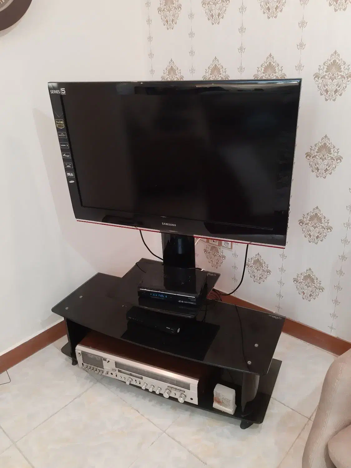 تلویزیون ۴۲ اینچ سامسونگ با میز و دیجیتال|تلویزیون و پروژکتور|رشت, اسماعیل آباد|دیوار