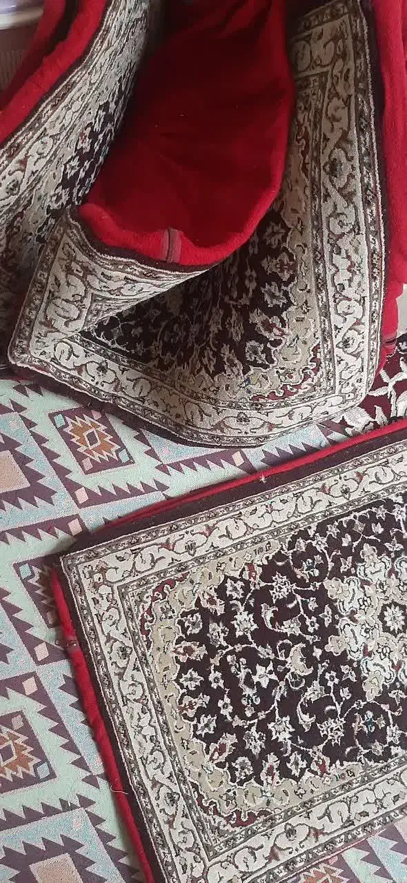 پشتی تو خالی|پشتی|قم, انسجام|دیوار