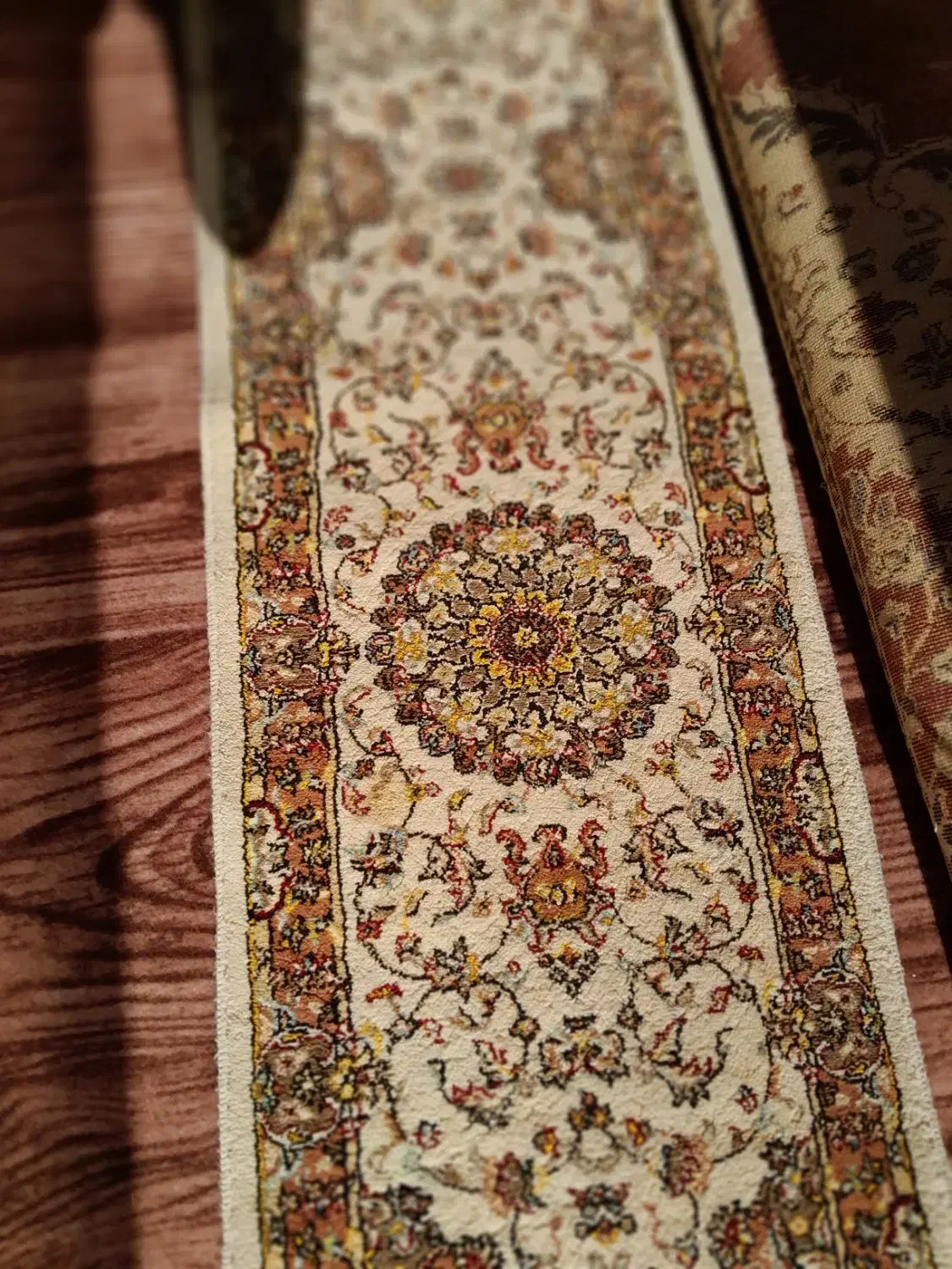 کنار فرش کرمی|فرش|شیراز, قلعه نو|دیوار