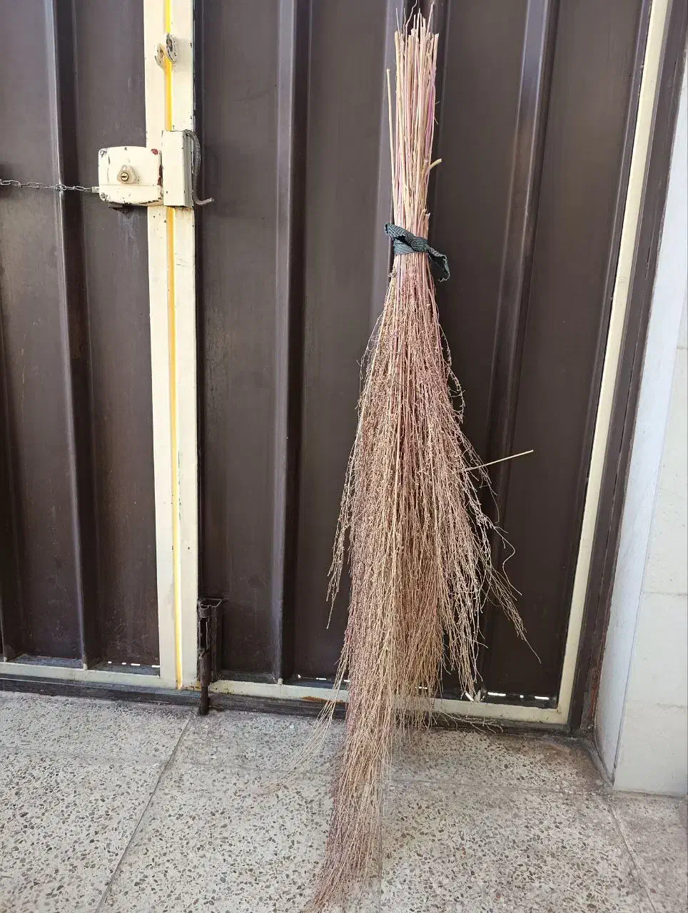 صد دسته جارو بزرگ|لوازم نظافت|خرمآباد, |دیوار