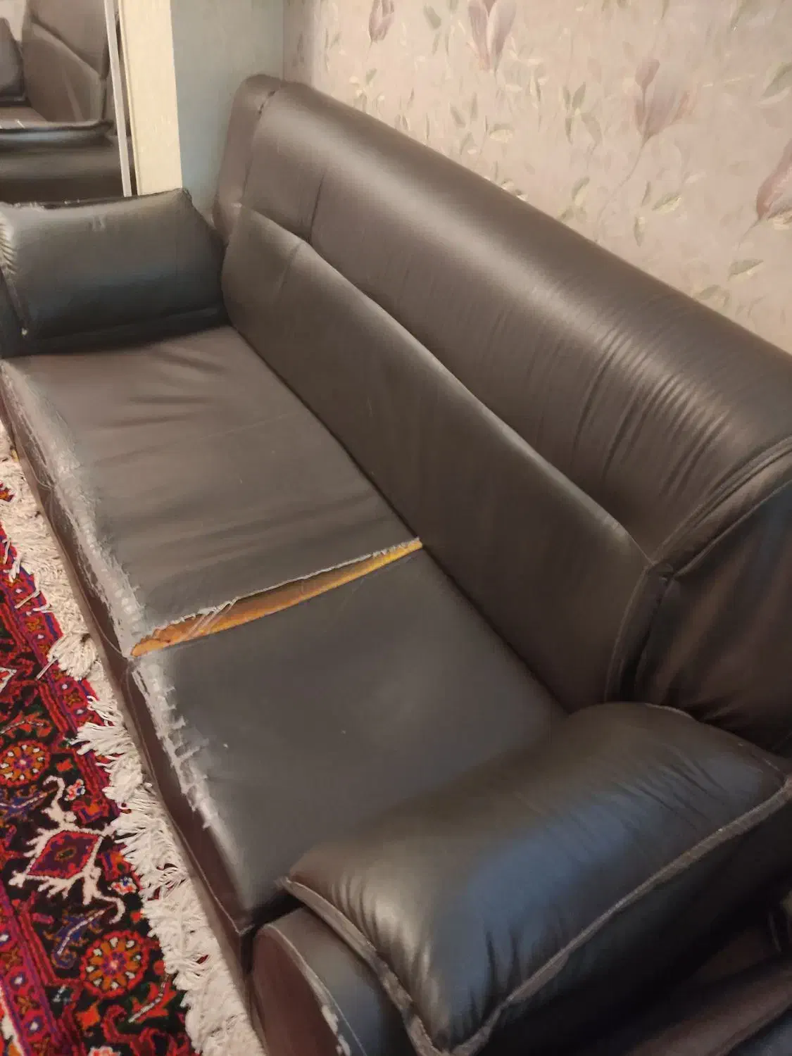 مبل راحتی با روکش چرم ( فروش اقساطی )|مبلمان خانگی و میز عسلی|اهر, |دیوار