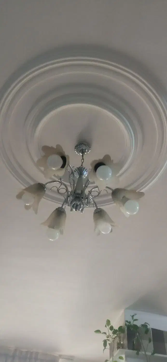 دو عدد لوستر سه شعله نهصد ، شش شعله یک و دویست|لوستر و چراغ آویز|ساوه, |دیوار