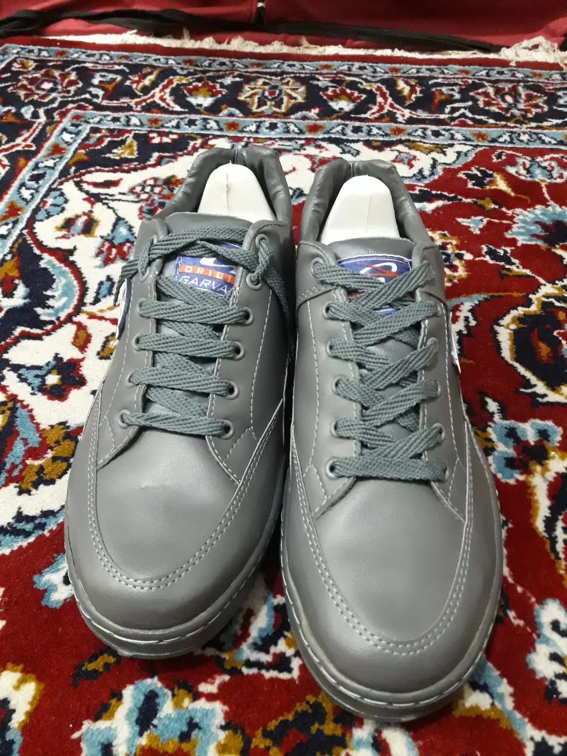 کفش اصلی ترک|کیف، کفش، کمربند|قم, قلعه عموحسین|دیوار