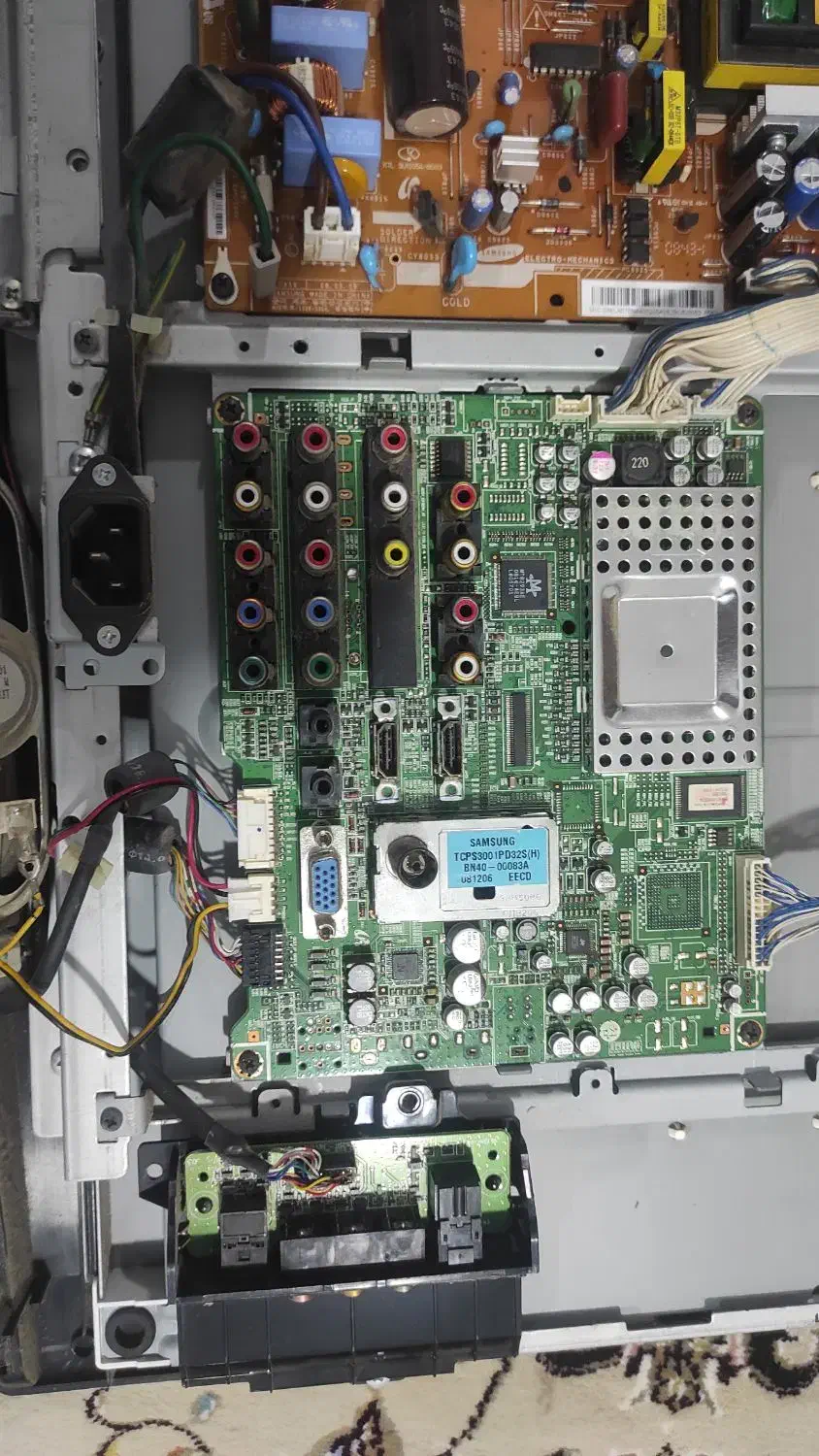 تعمیرات تخصصی انواع تلویزیون LED و LCD|تلویزیون و پروژکتور|ساری, |دیوار