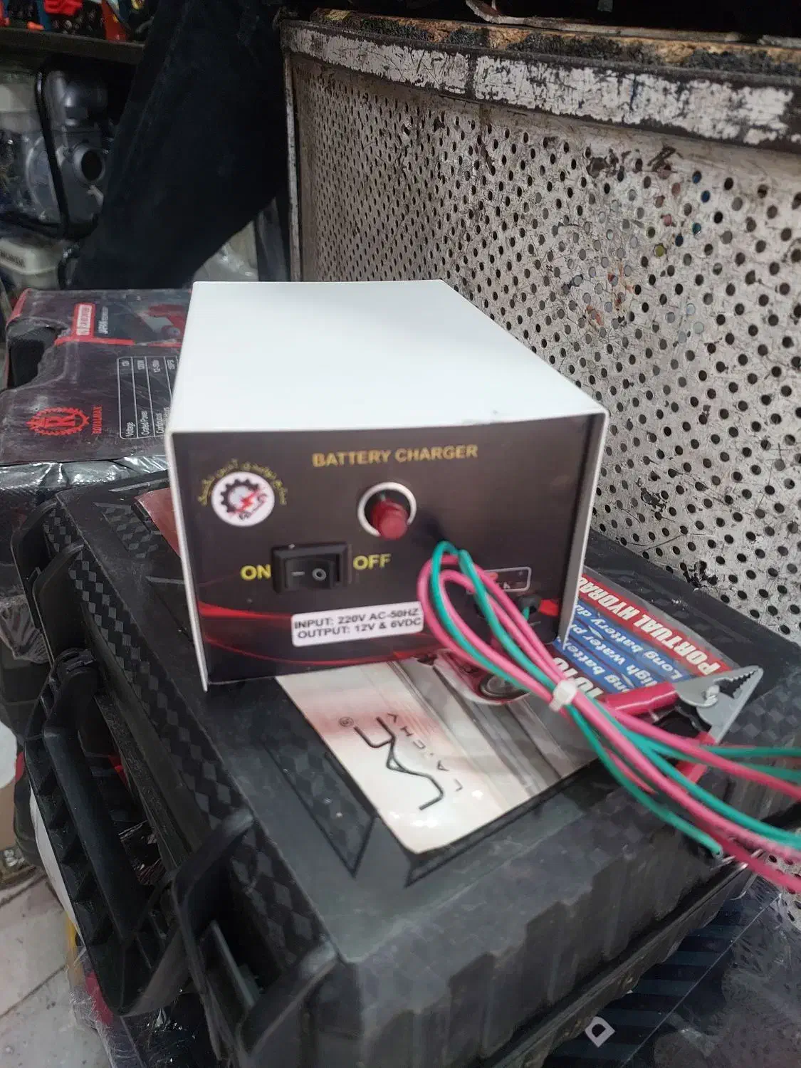 شارژر باطری ۱۲ ولت و ۶ ولت دستگاه شارژ باطری|قطعات یدکی و لوازم جانبی|شیراز, بازار|دیوار