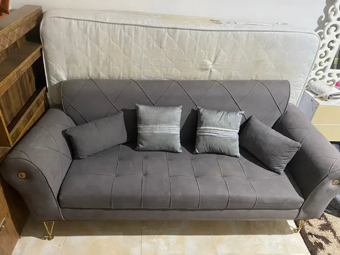 کاناپه ۳نفره شیک مبل ۳نفره پایه طلایی مبل راحتی|مبلمان خانگی و میز عسلی|کرج, ساماندهی|دیوار