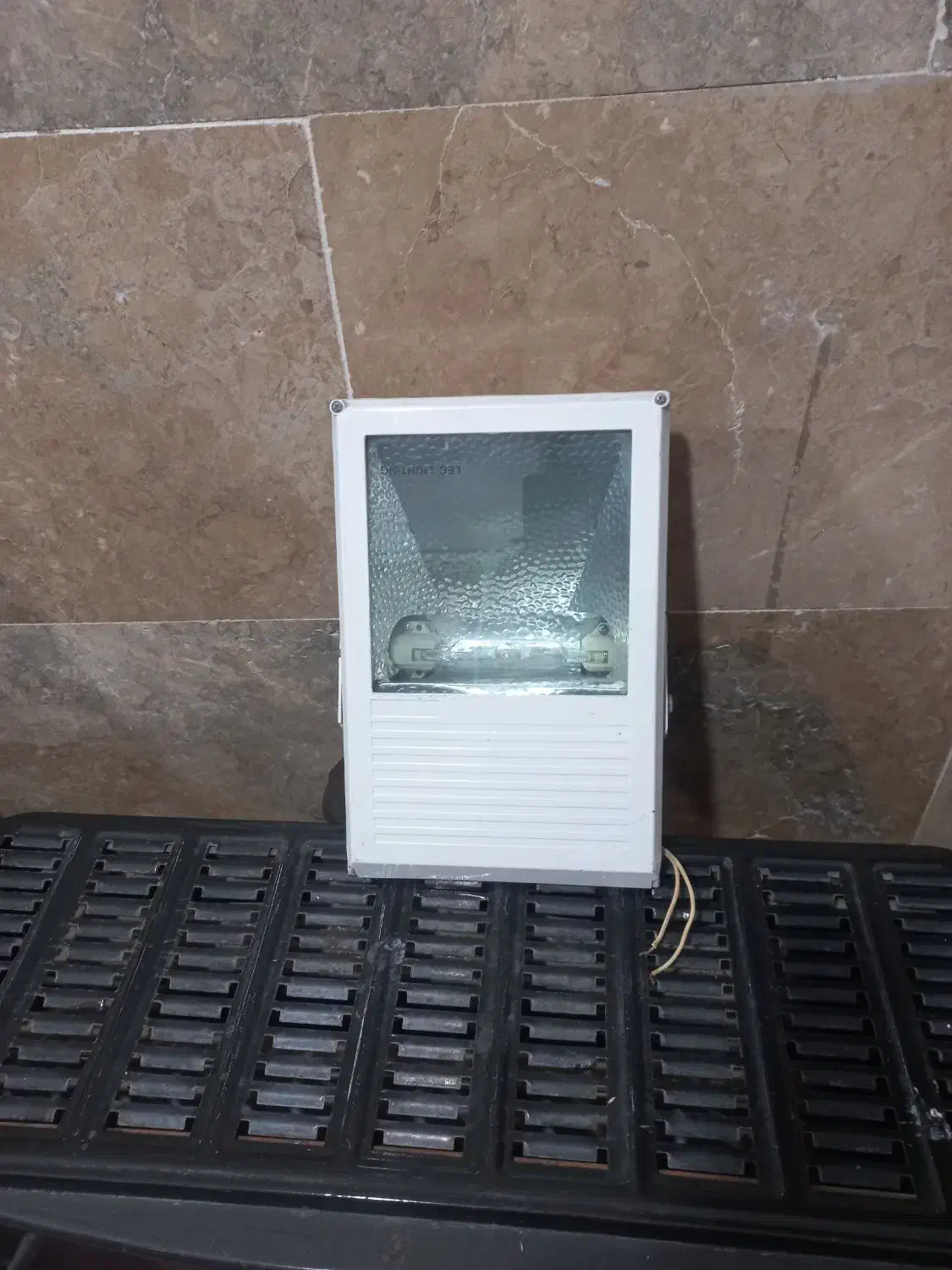 پرژوکتور در حد نو بسیار تمیز با پرتاپ نور بالا|تلویزیون و پروژکتور|مشهد, ایوان|دیوار