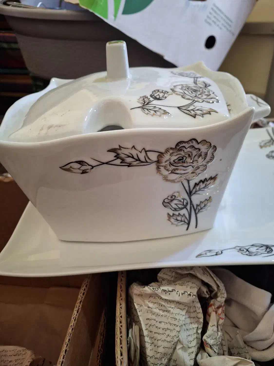 سرویس چینی گل برجسته|ظروف سرو و پذیرایی|قم, کیوانفر|دیوار