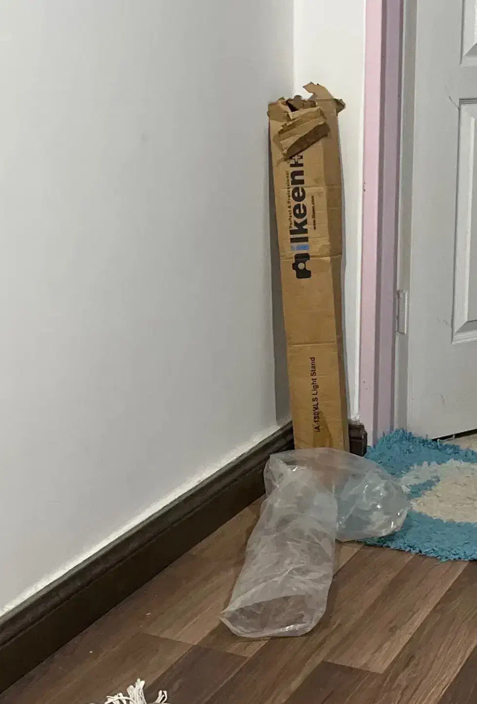 سه پایه نور|دوربین عکاسی و فیلم‌برداری|قدس, شهر‌قدس|دیوار