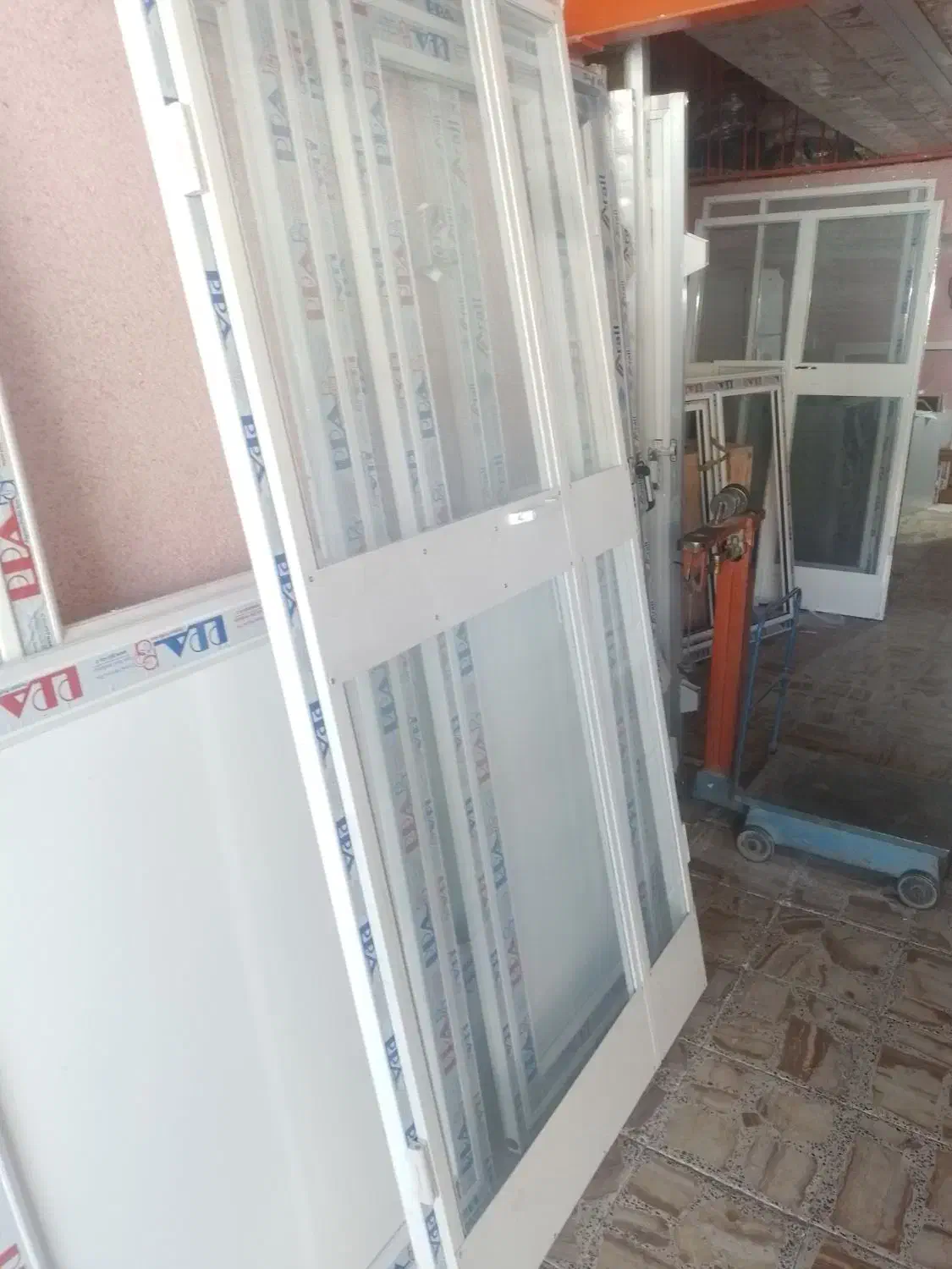 نصب تعمیر وسرویس انواع درب سرویس بهداشتی وتوری|خدمات پیشه و مهارت|بم, |دیوار