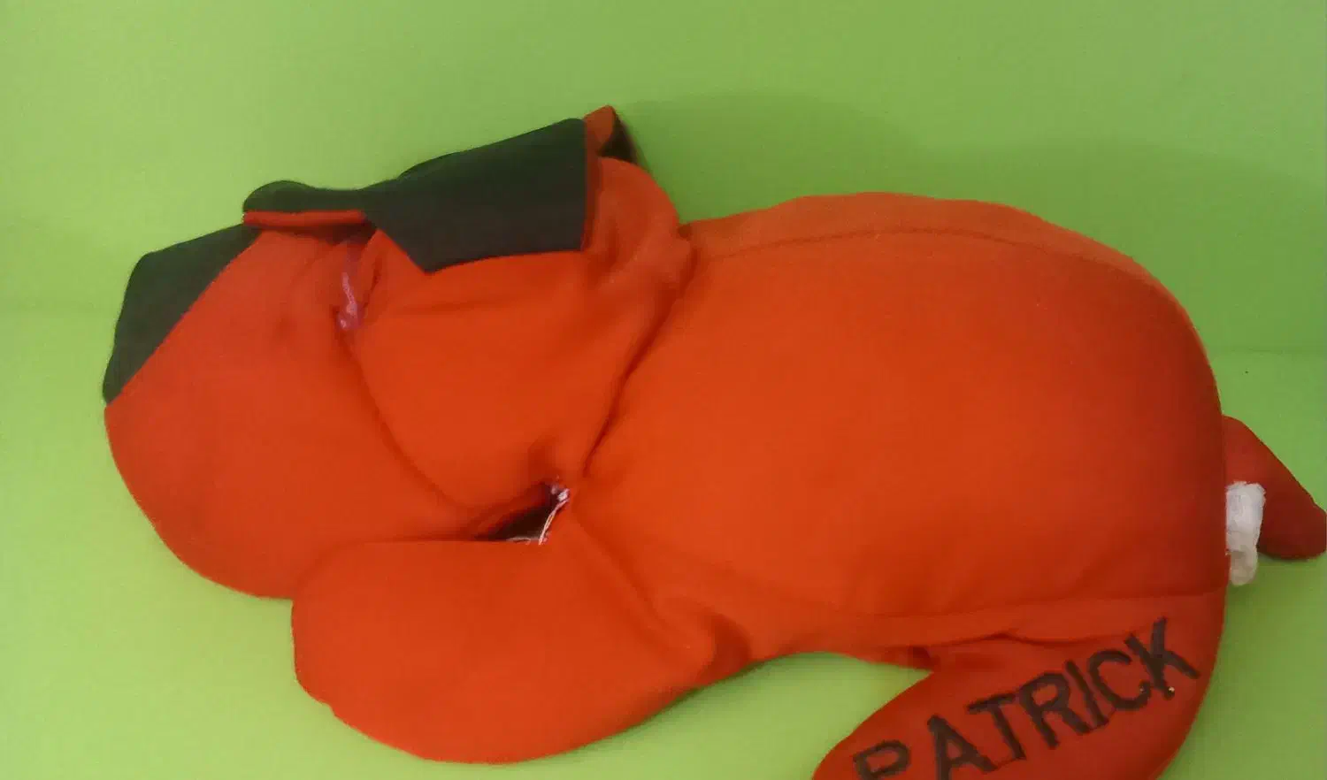 دو عدد عروسک|اسباببازی بچه|میانه, |دیوار